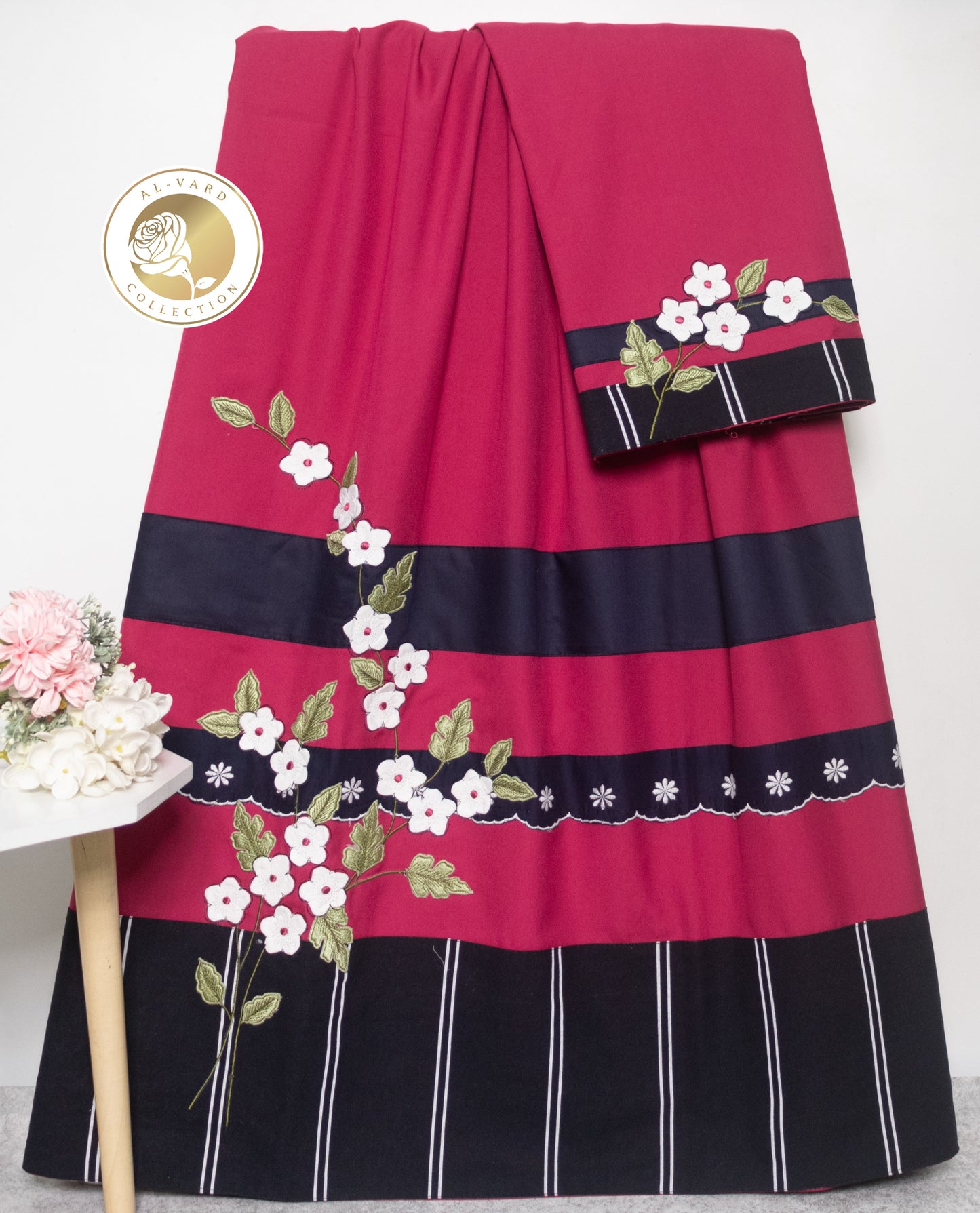 Rani Pink Rida With Smart Floral Work & Smart Panel