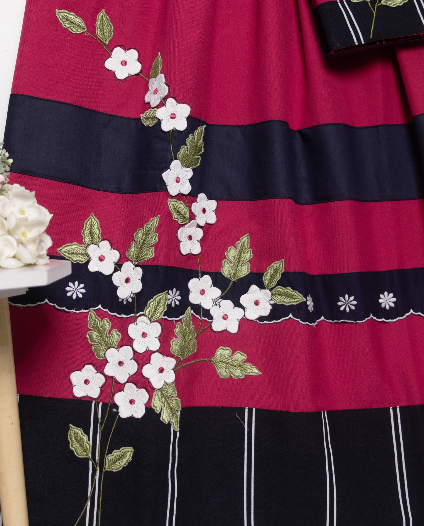 Rani Pink Rida With Smart Floral Work & Smart Panel