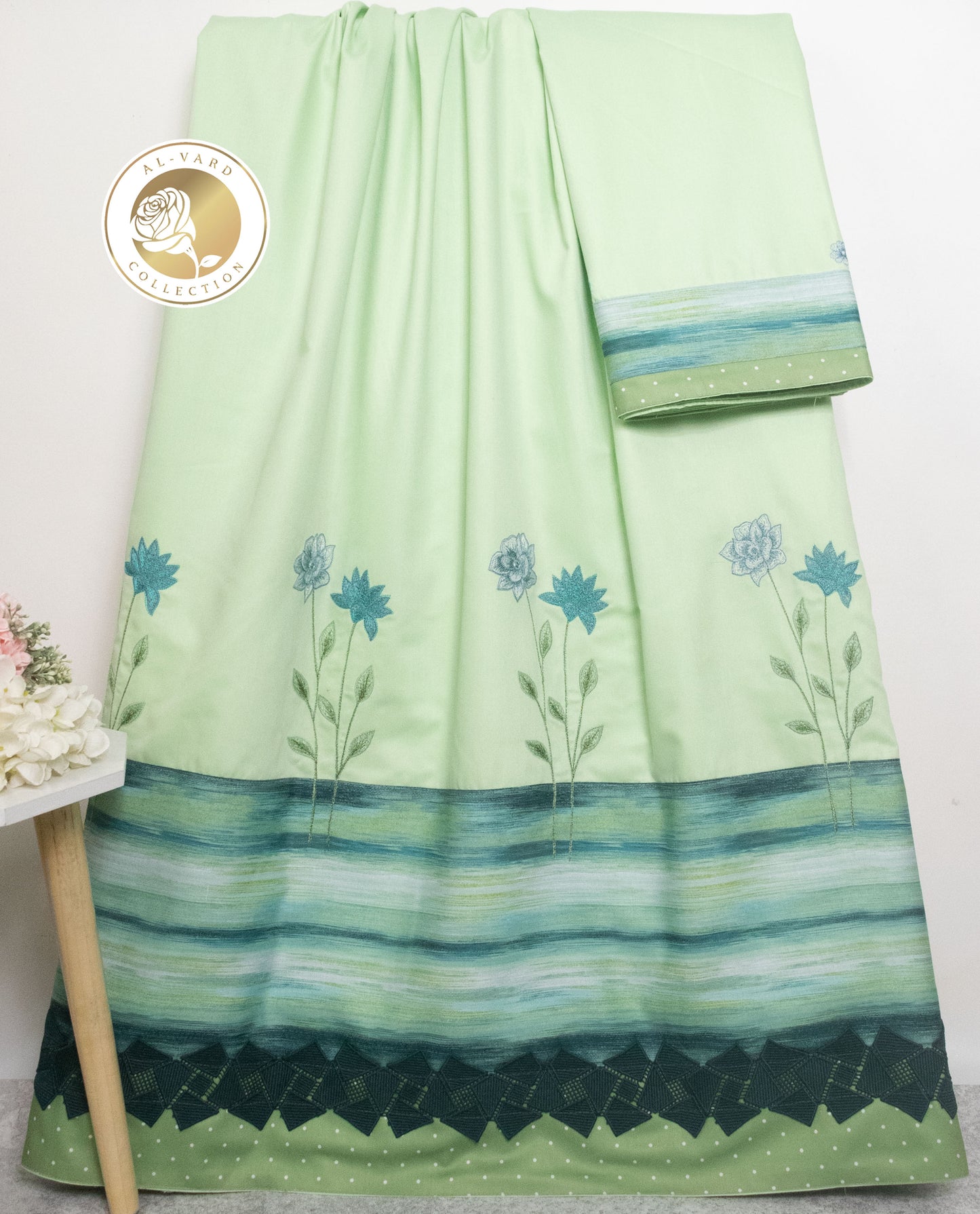 Light Green Rida With Smart Shaded Panel Lace & Floral Embroidery Work