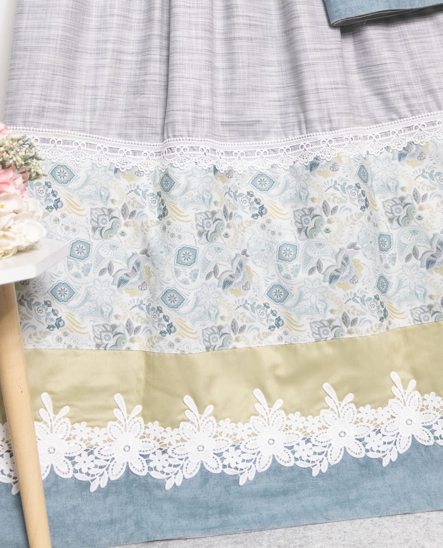 Light Grey Rida With Smart Floral Panel & Shining White Lace