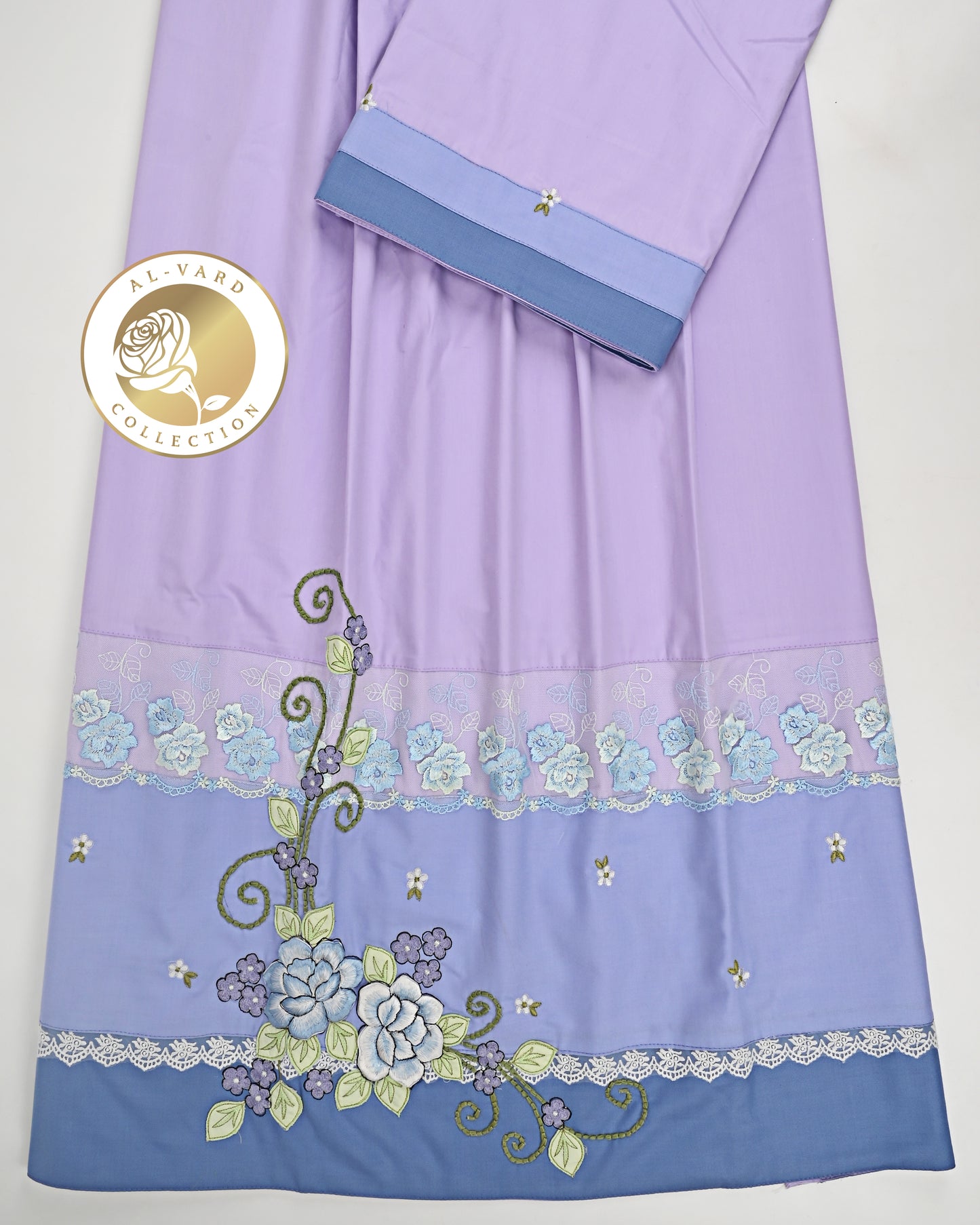 Lavender Rida With Smart Panel Floral Design Lace & Floral Work