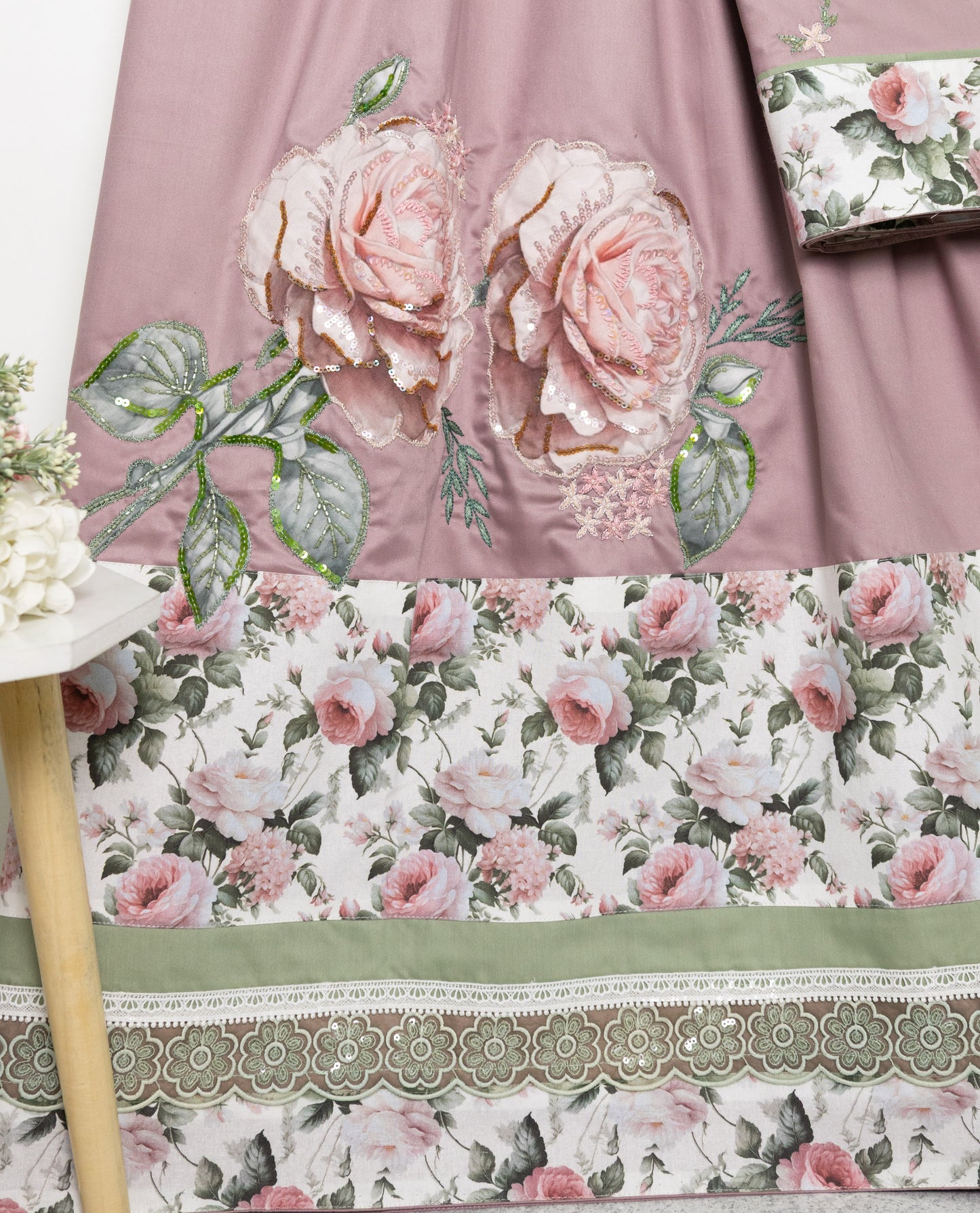 Dusty Lilac Rida With Smart Floral Panel & Floral Applique With Aari Touch Up