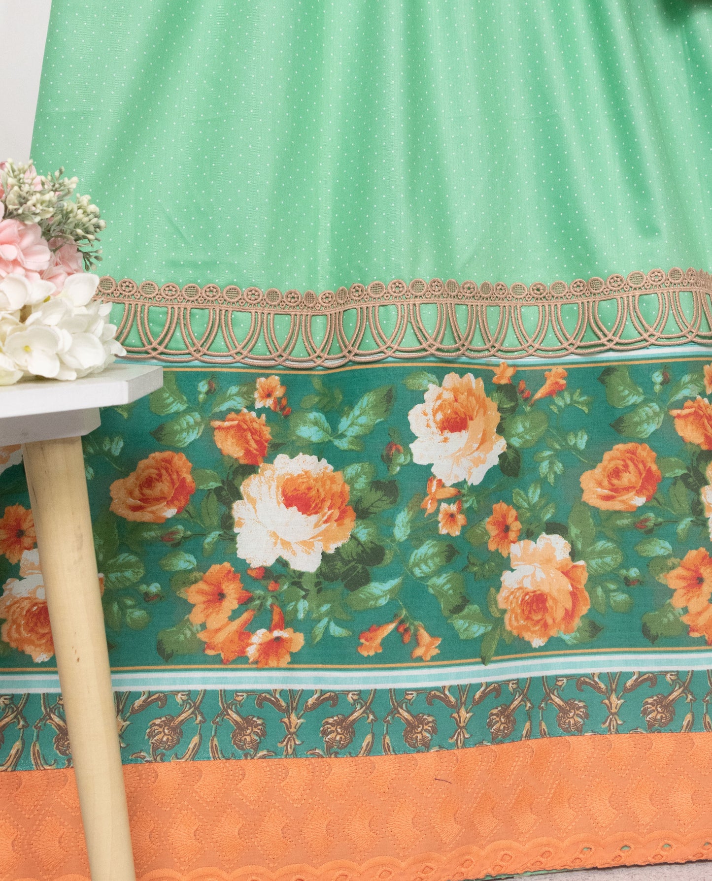 Green Rida With Smart Floral Print Panel & Lace