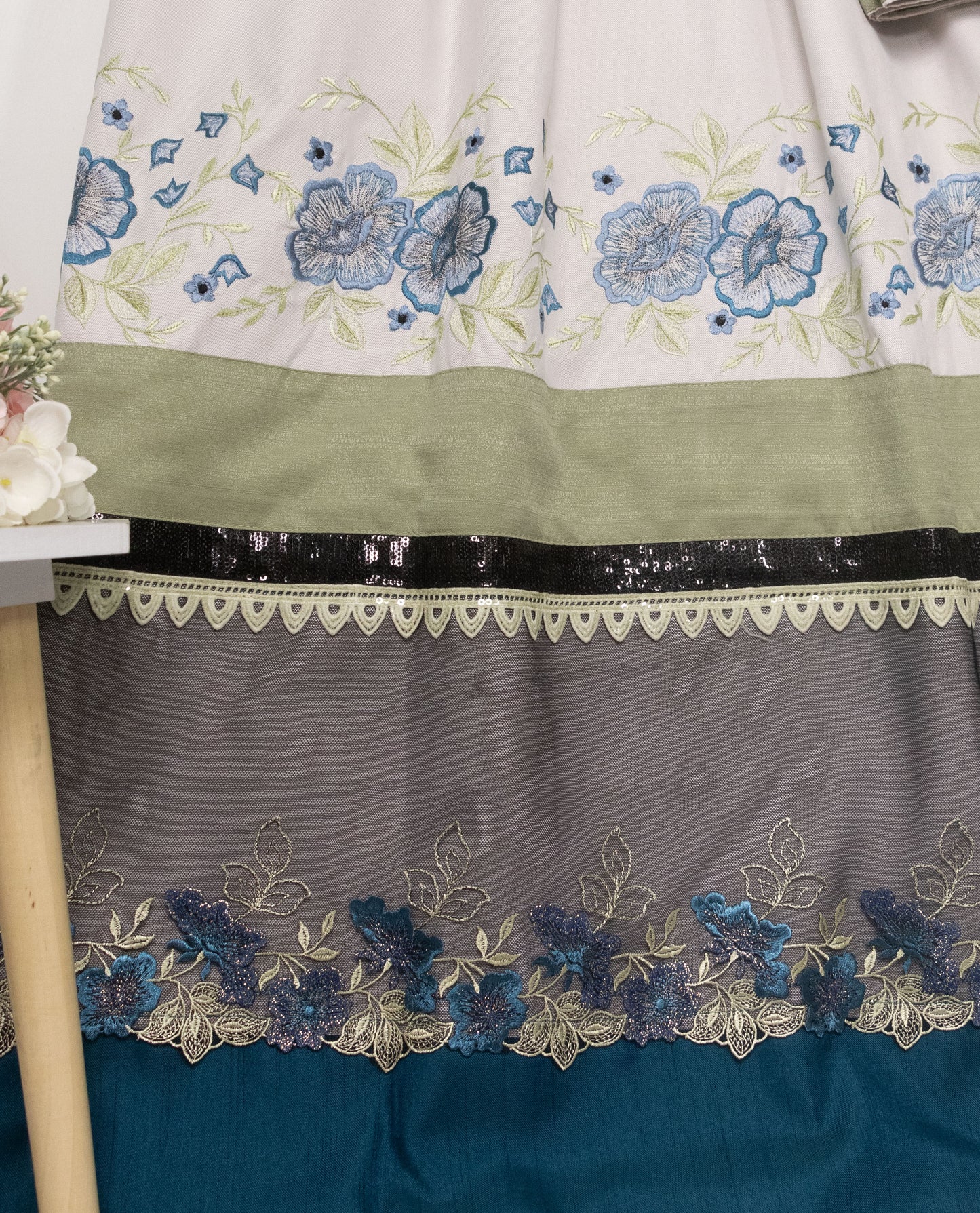 Beige Rida With Dark Panel Lace & Floral Embroidery Work