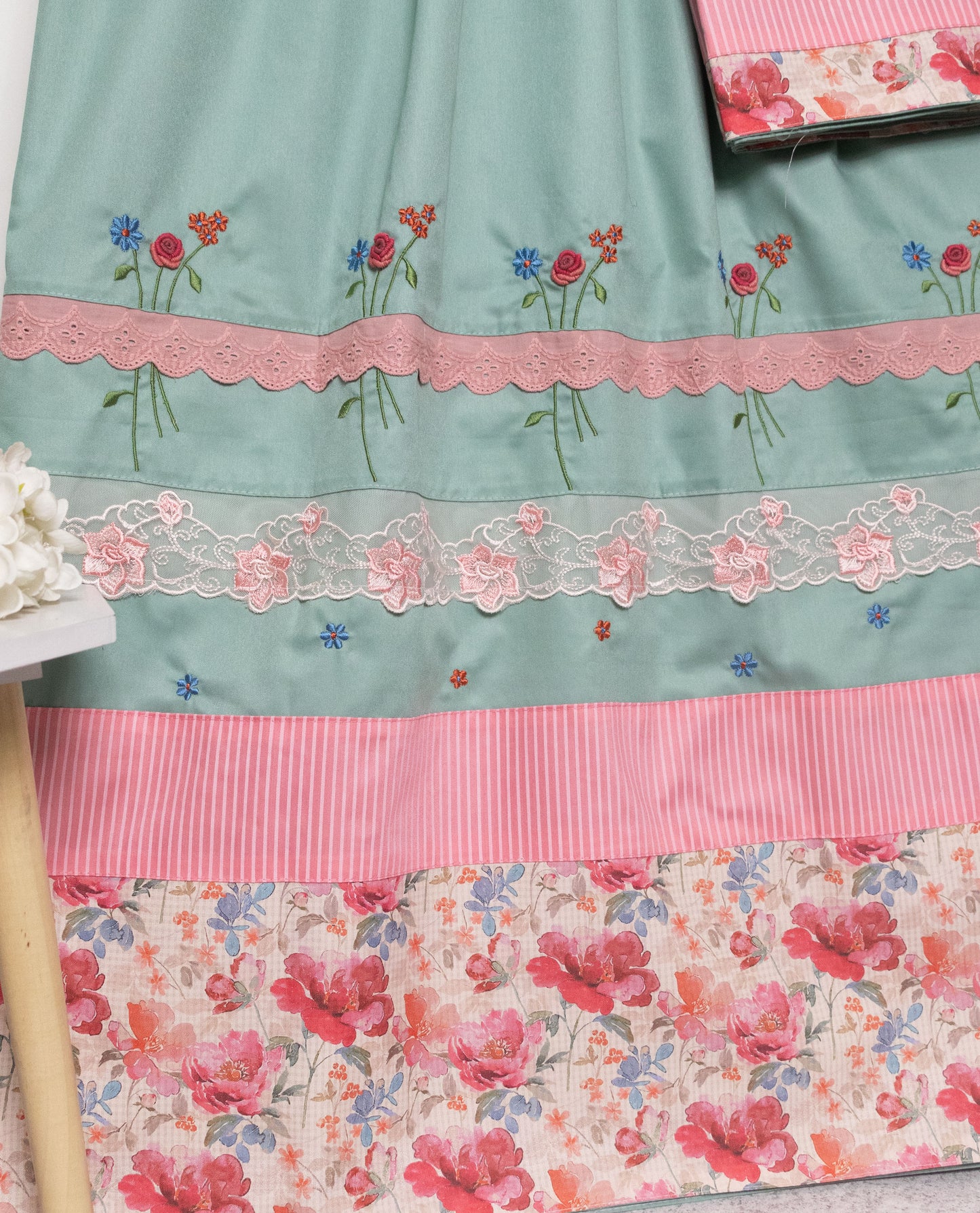 Pista Green Rida With Smart Floral Panel Lace & Floral Embr Work