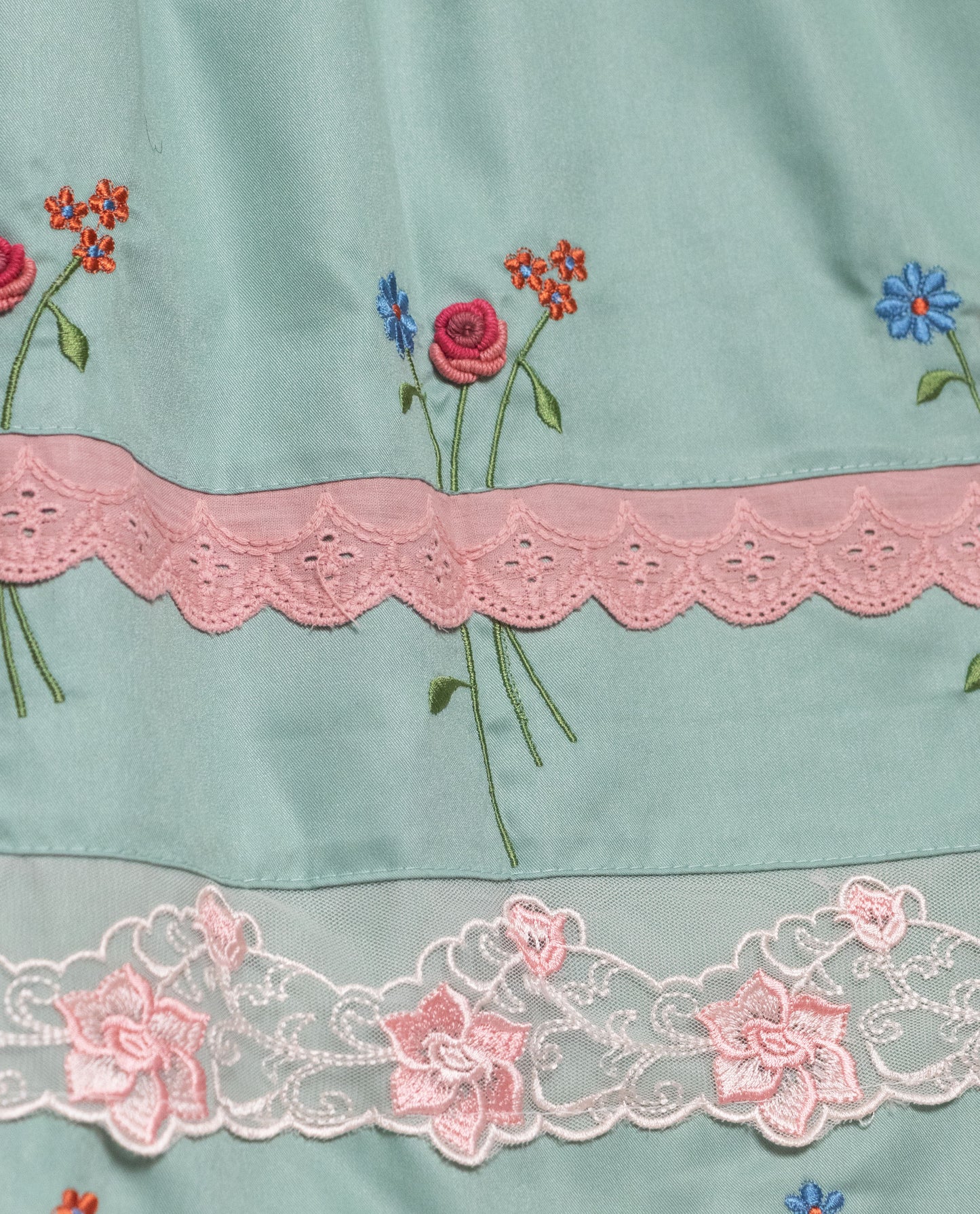 Pista Green Rida With Smart Floral Panel Lace & Floral Embr Work
