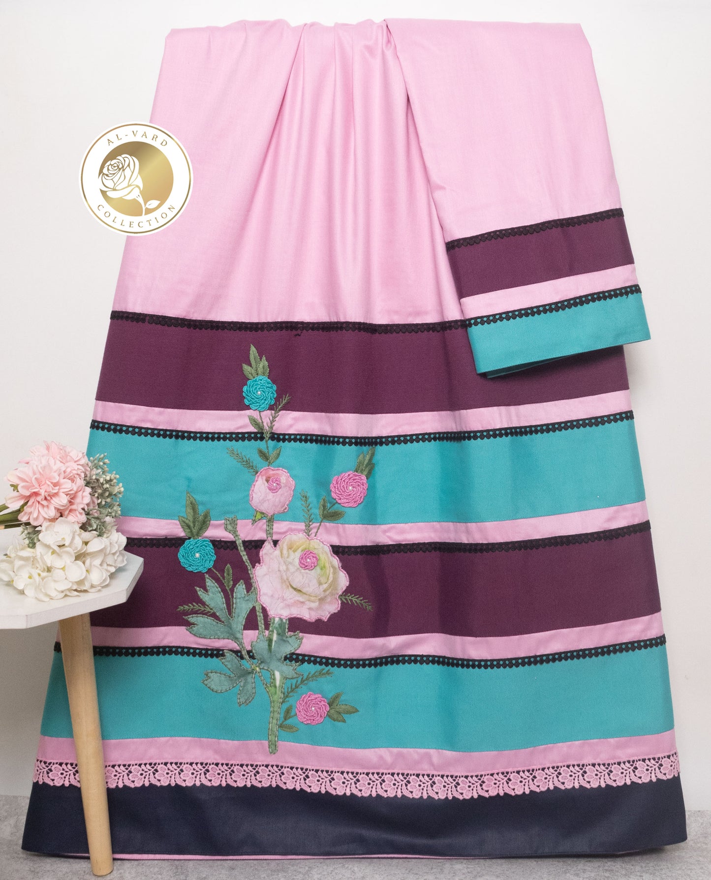 Candy Pink Rida With Smart Dark Block Pattern & Floral Applique Work