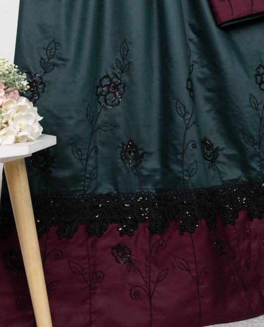 Dark Green Rida With Dark Maroon Panel Smart Black Lace & Embroidery Floral Work