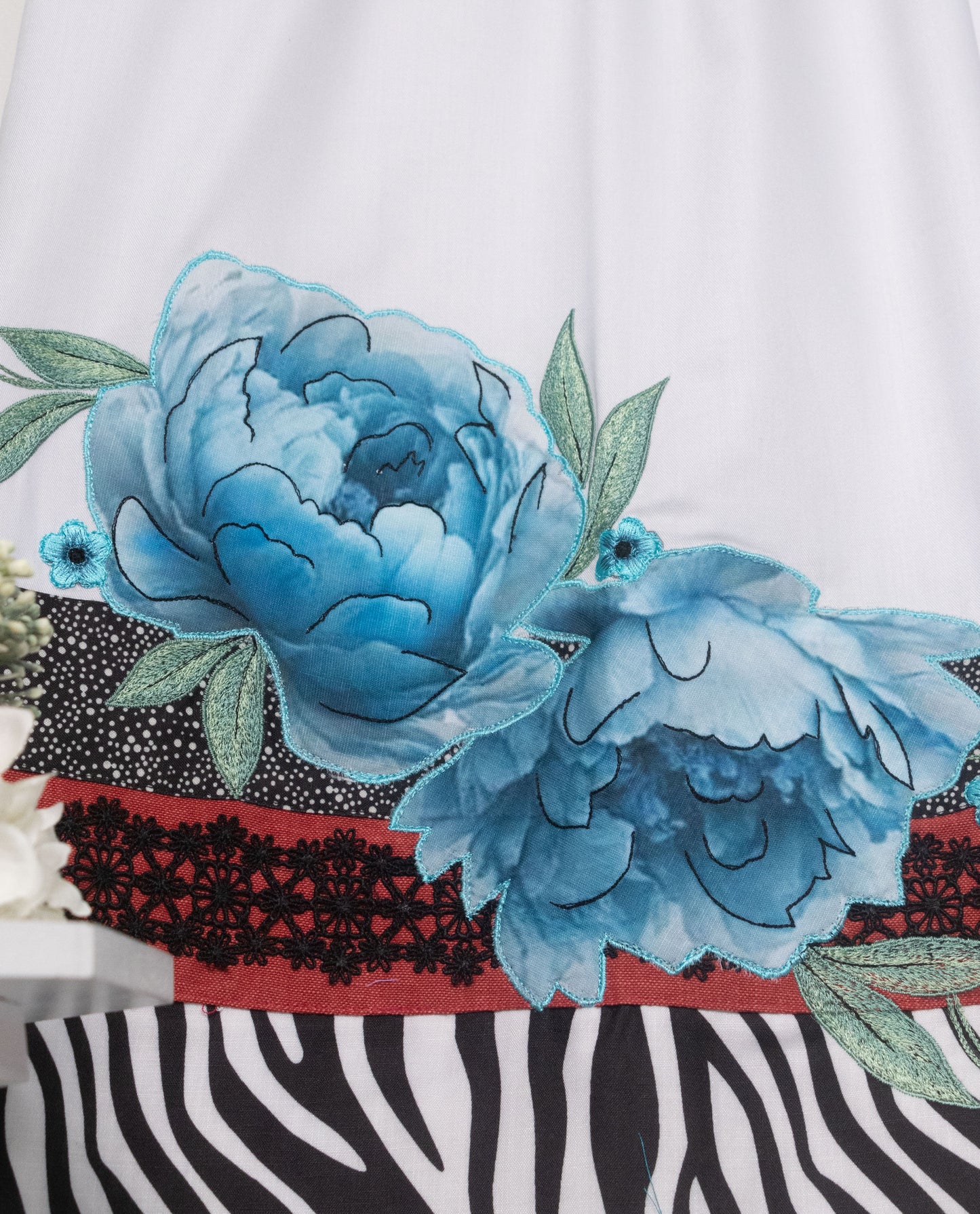 White Rida With Zebra Print Panel & Smart Floral Applique