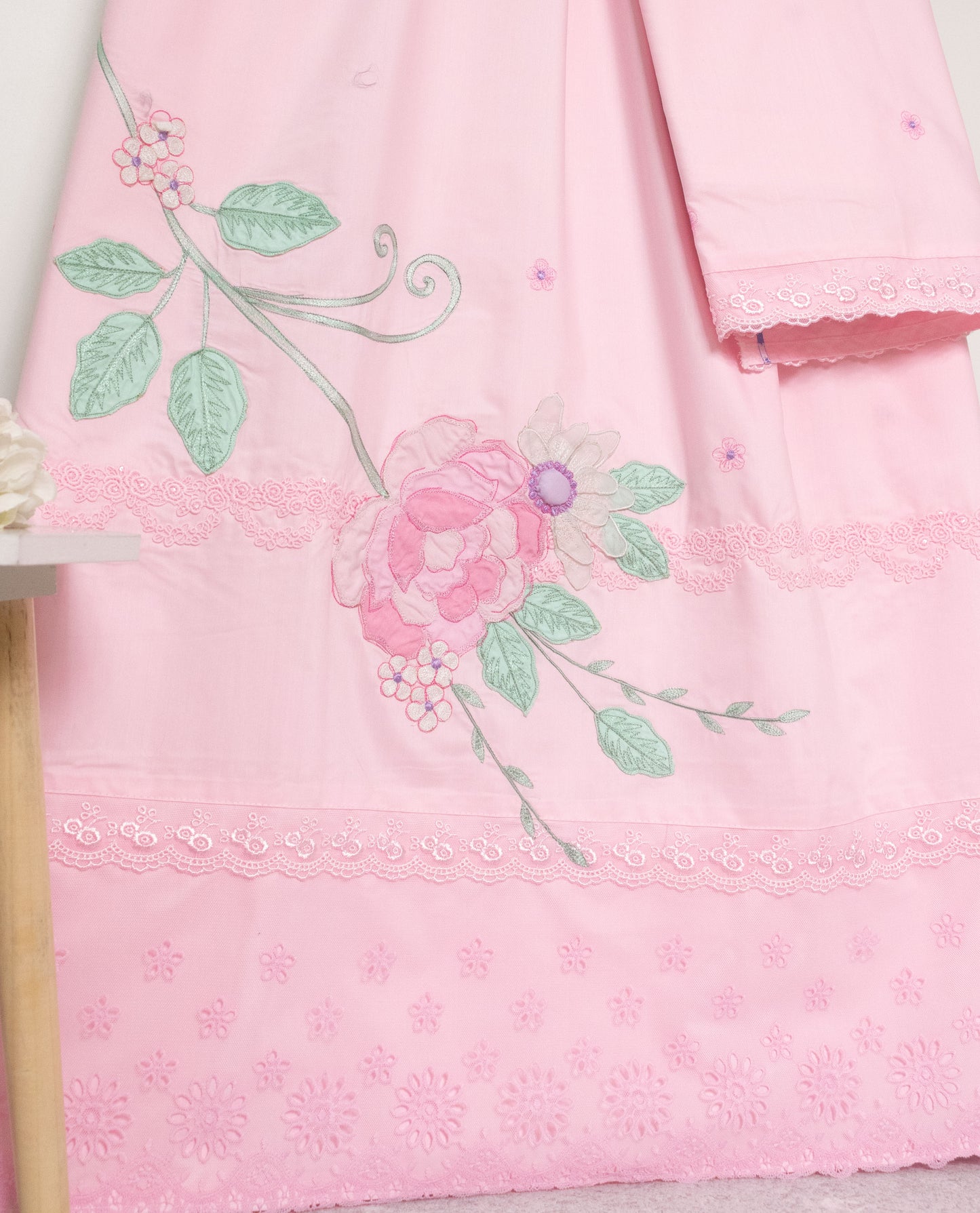 Baby Pink Rida With Smart Lacing & Floral Applique Work