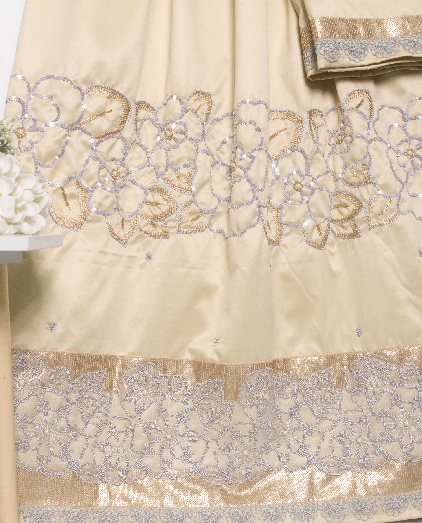 Beige Rida With Heavy Look Lace & Floral Aari Work