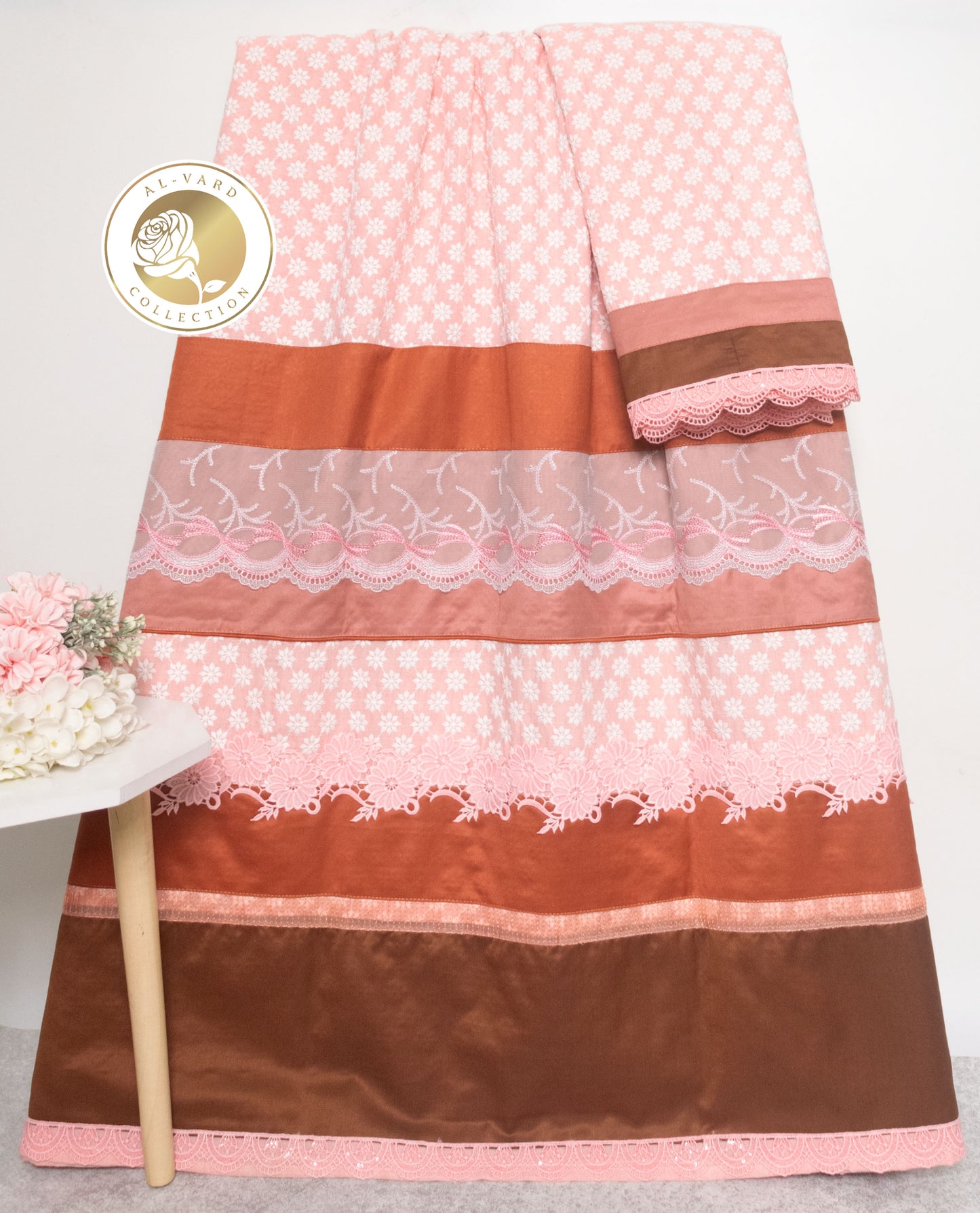 Peachish Pink Heavy Rida With Smart Panel & Lace