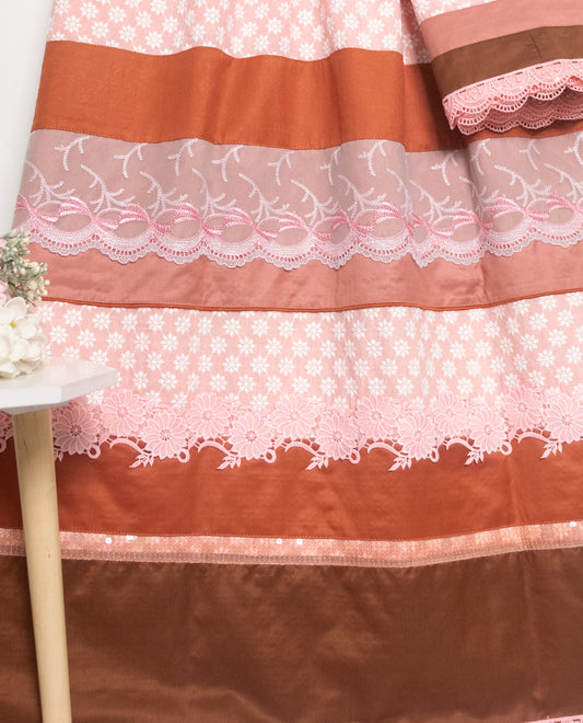 Peachish Pink Heavy Rida With Smart Panel & Lace