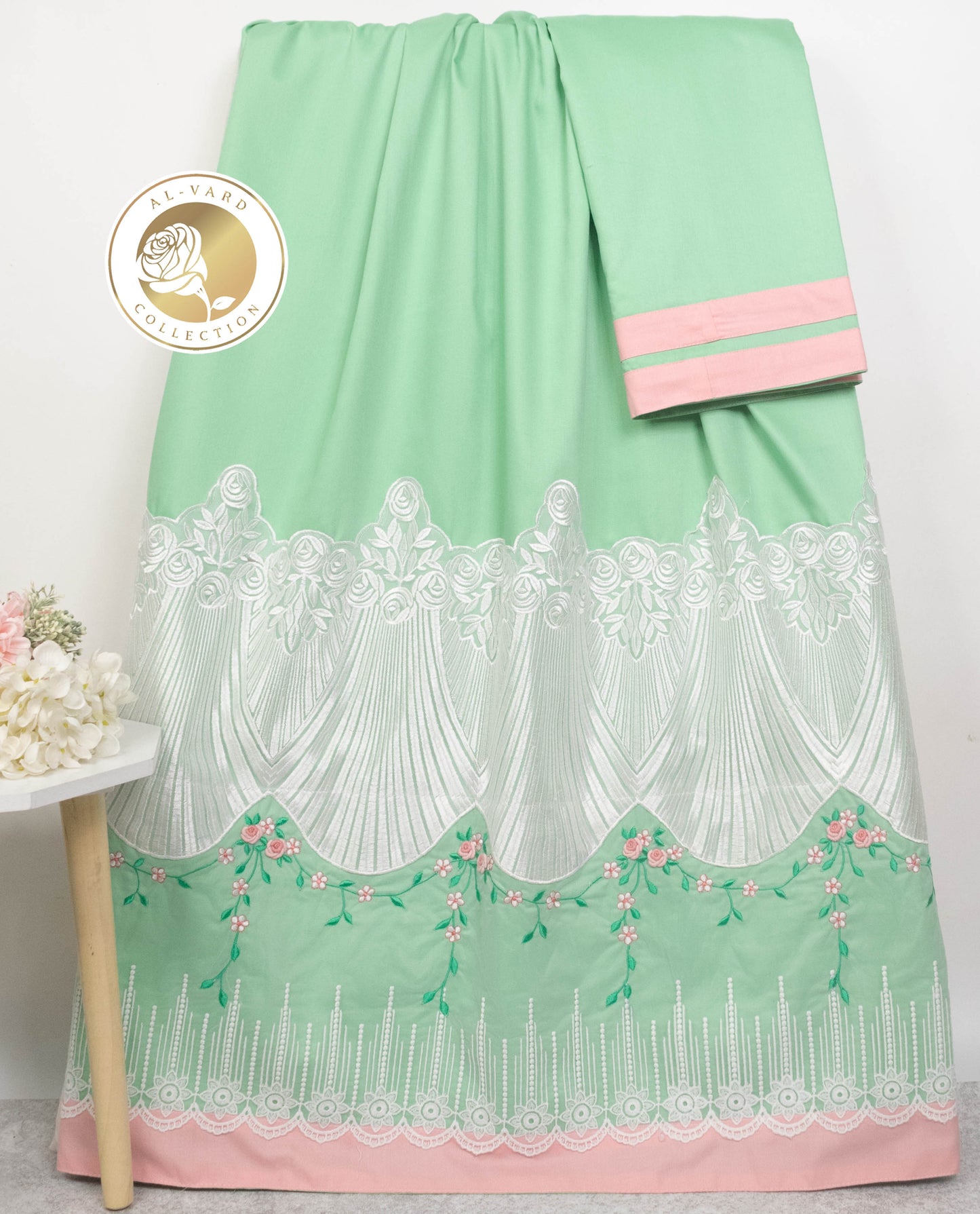 Fern Green Rida With Smart Lace & Floral Bullion Work
