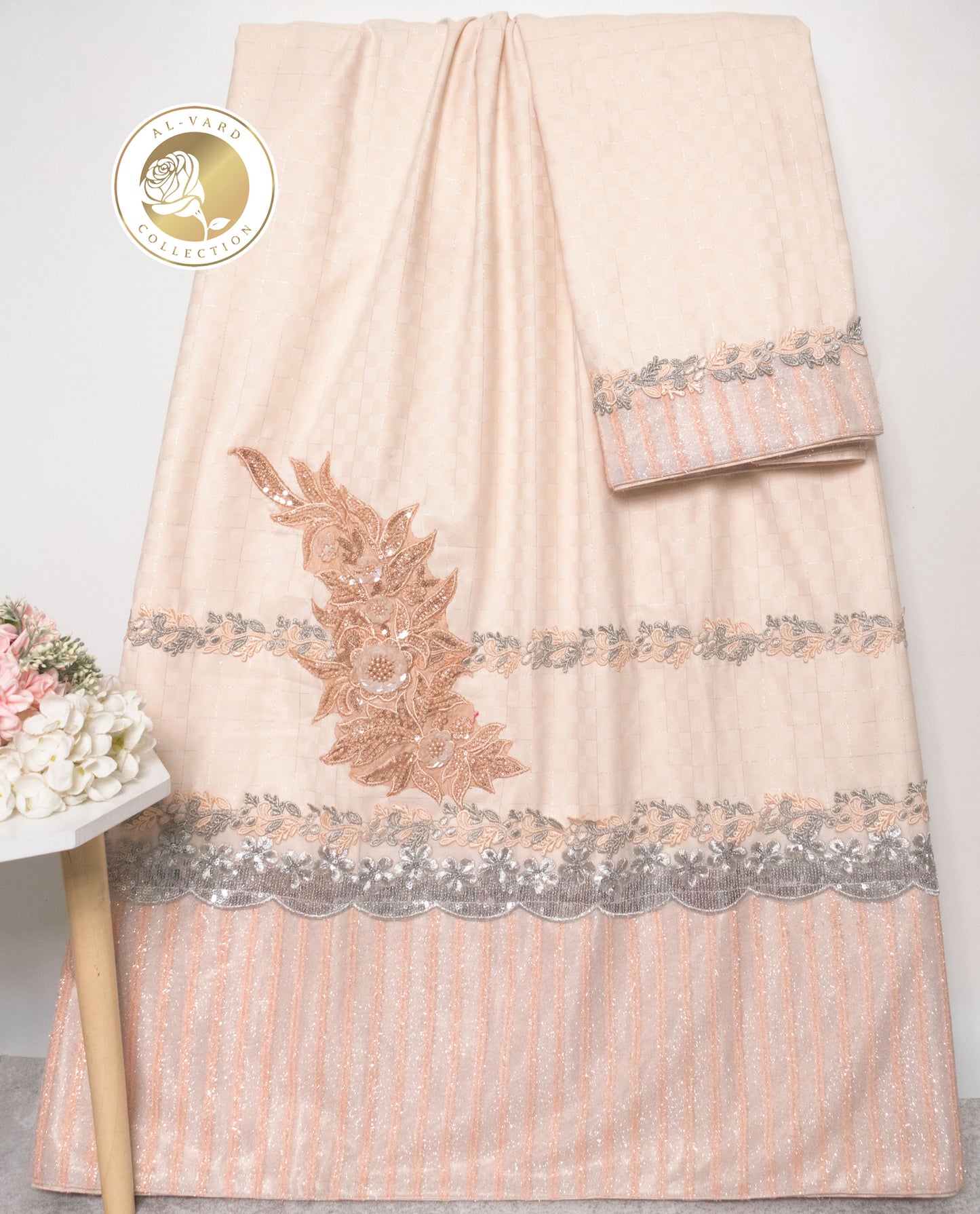 Creamy Rida With Heavy Look Lace Panel & Floral Aari Bunch
