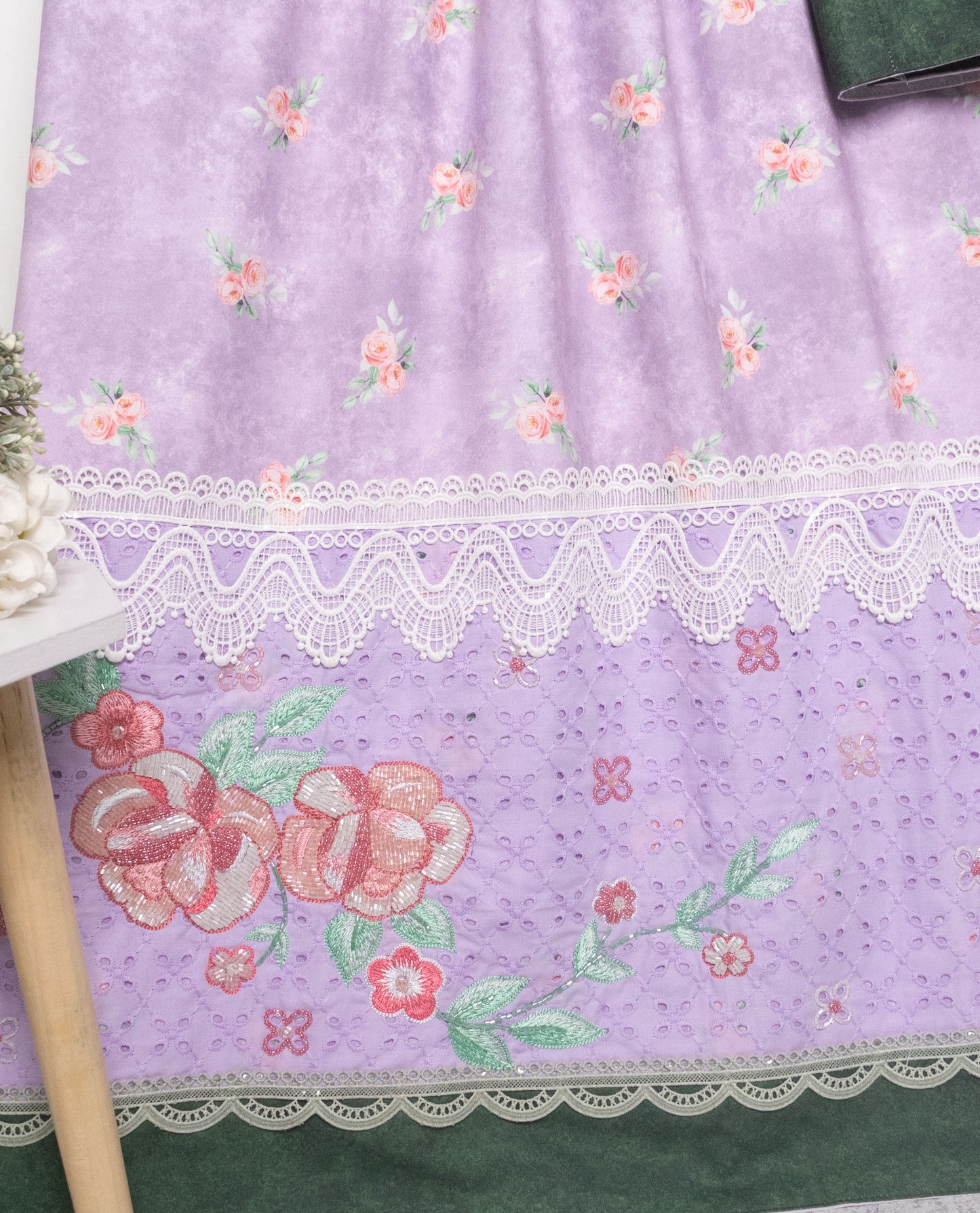 Light Purple Floral Print Rida With Smart Hakoba Panel & Aari Work