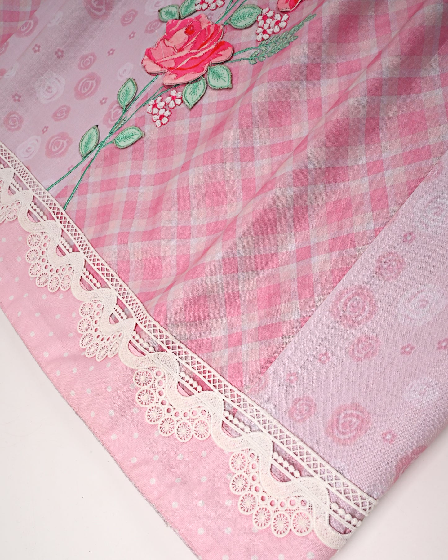 Onion Pink Rida With Smart Pattern & Rose Work
