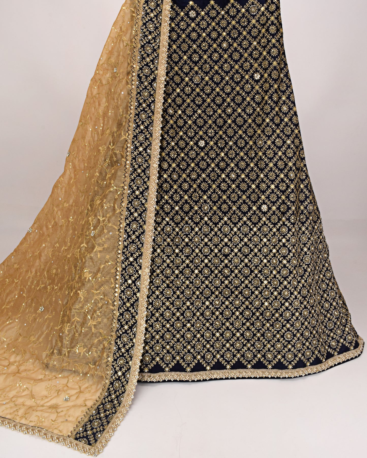 Light Purple Rida With Smart Lace Panel & Floral Yellow Work