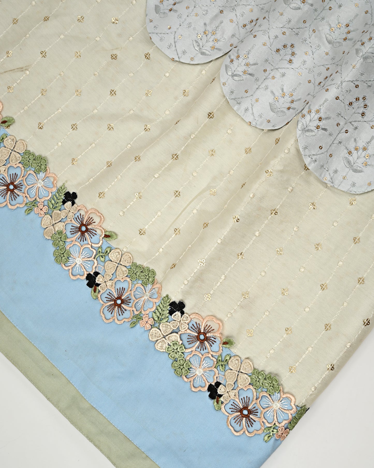 Light Grey Tikri Embroidery Rida With Smart Floral Design Lace