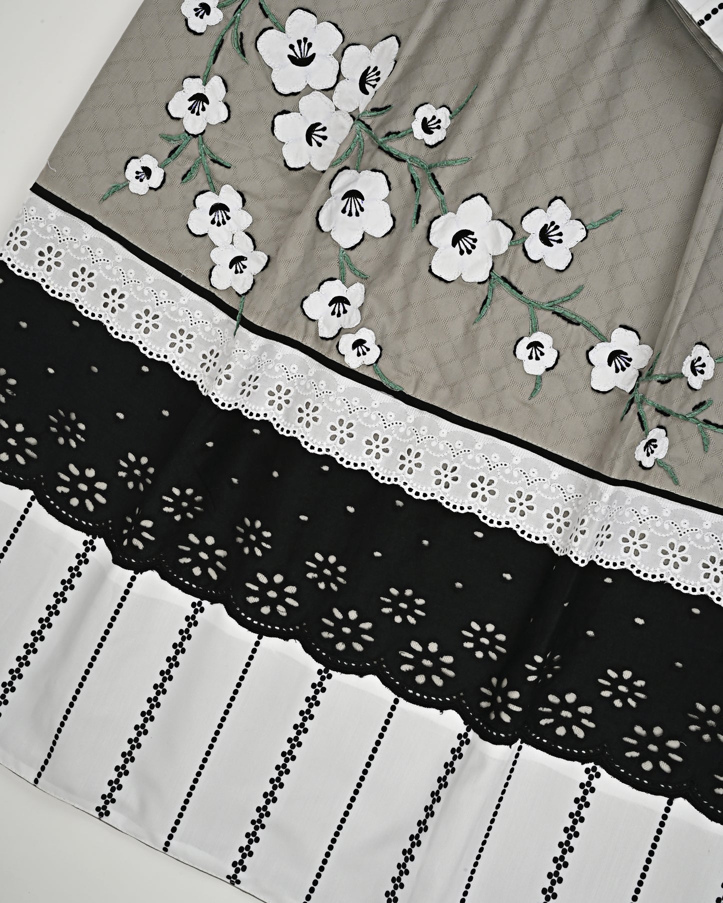 Light Grey Rida With Floral Painting Black & White Panel & Smart Lace