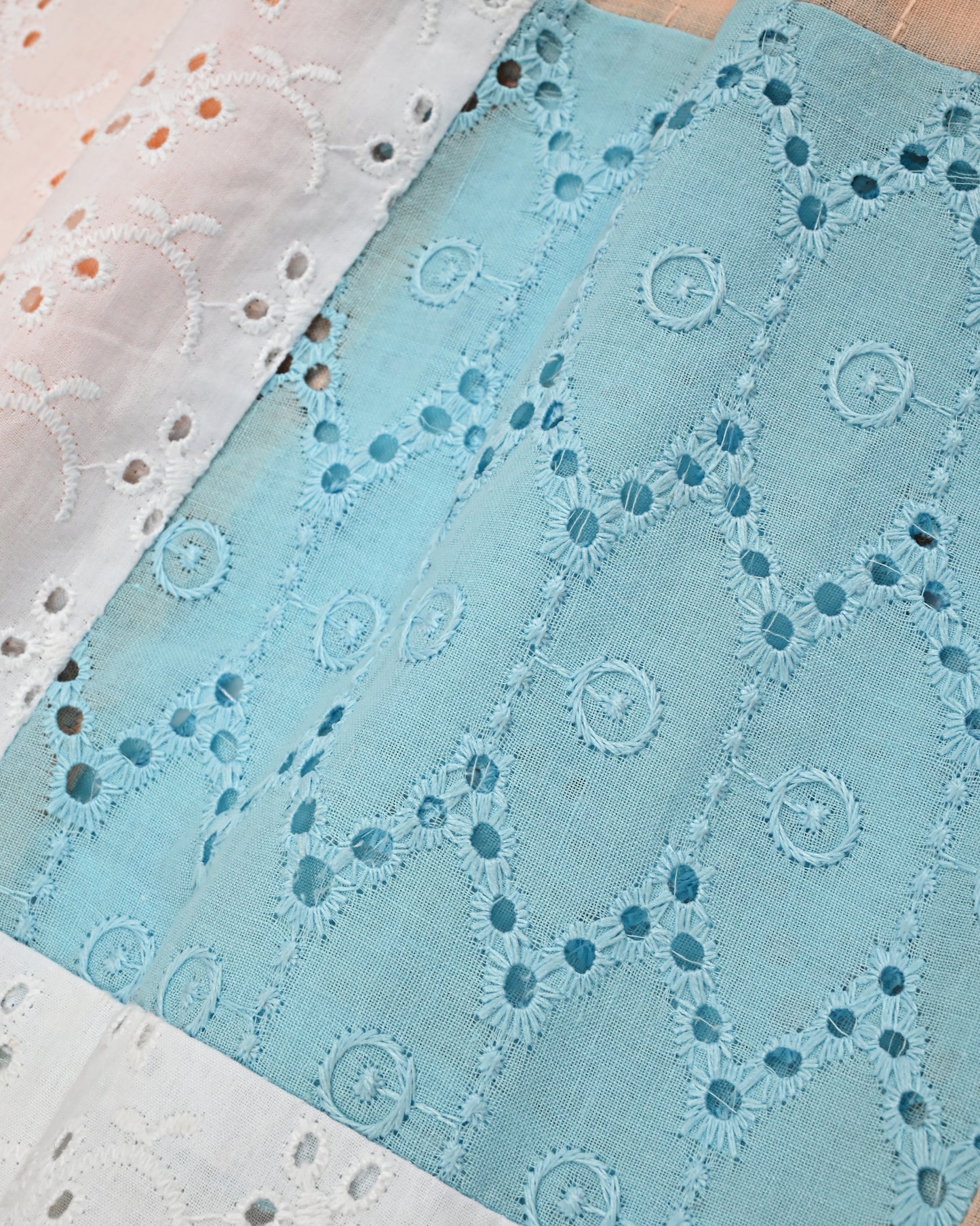 Tri Color Hakoba Rida With Box Pattern & Peach Plain Pardi