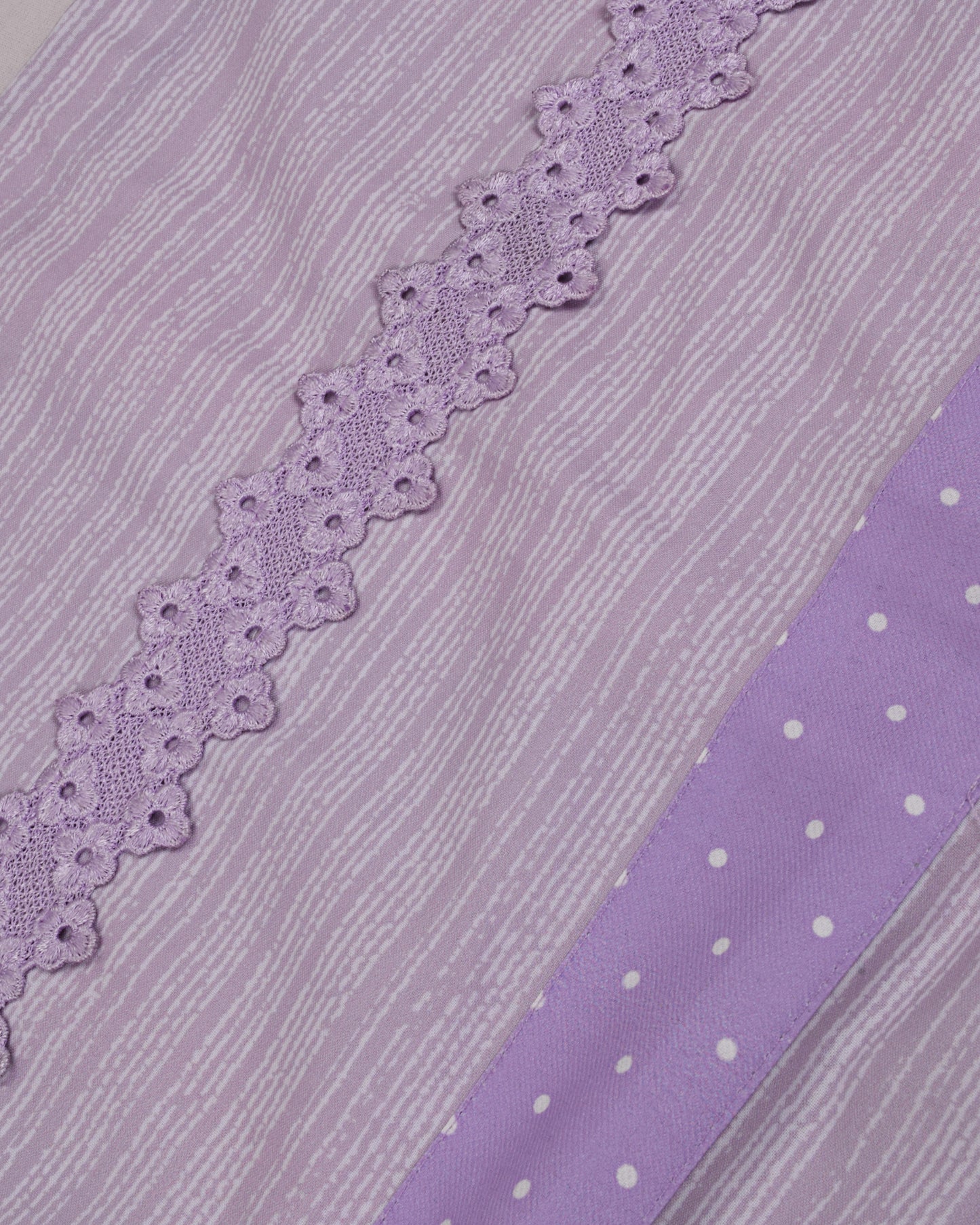 Light Purple Rida With Smart Lace Panel & Floral Applique Work