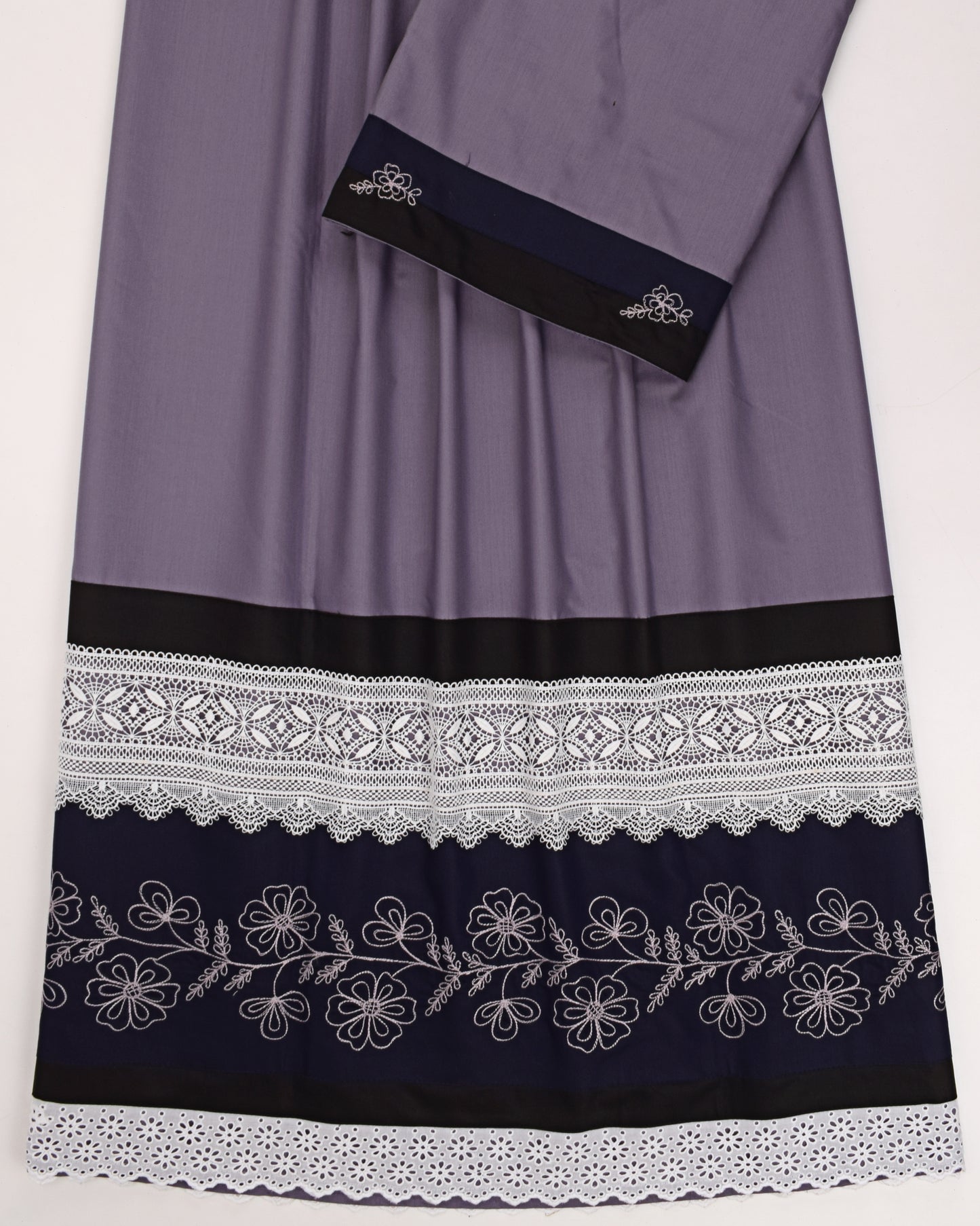 Light Purple Rida With Smart Panel Lace & Embroidery Work