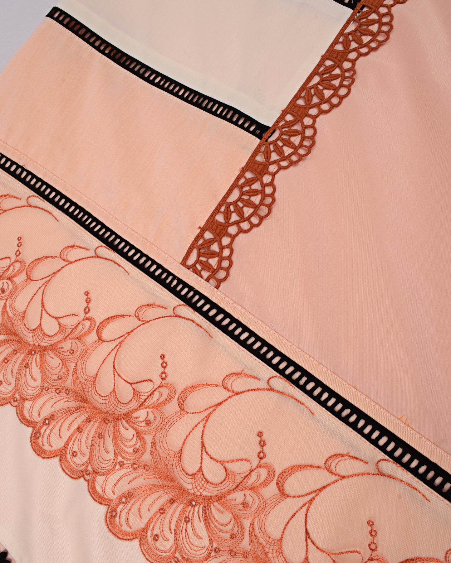 Peach Rida With Smart Fancy Pattern & Smart Lace