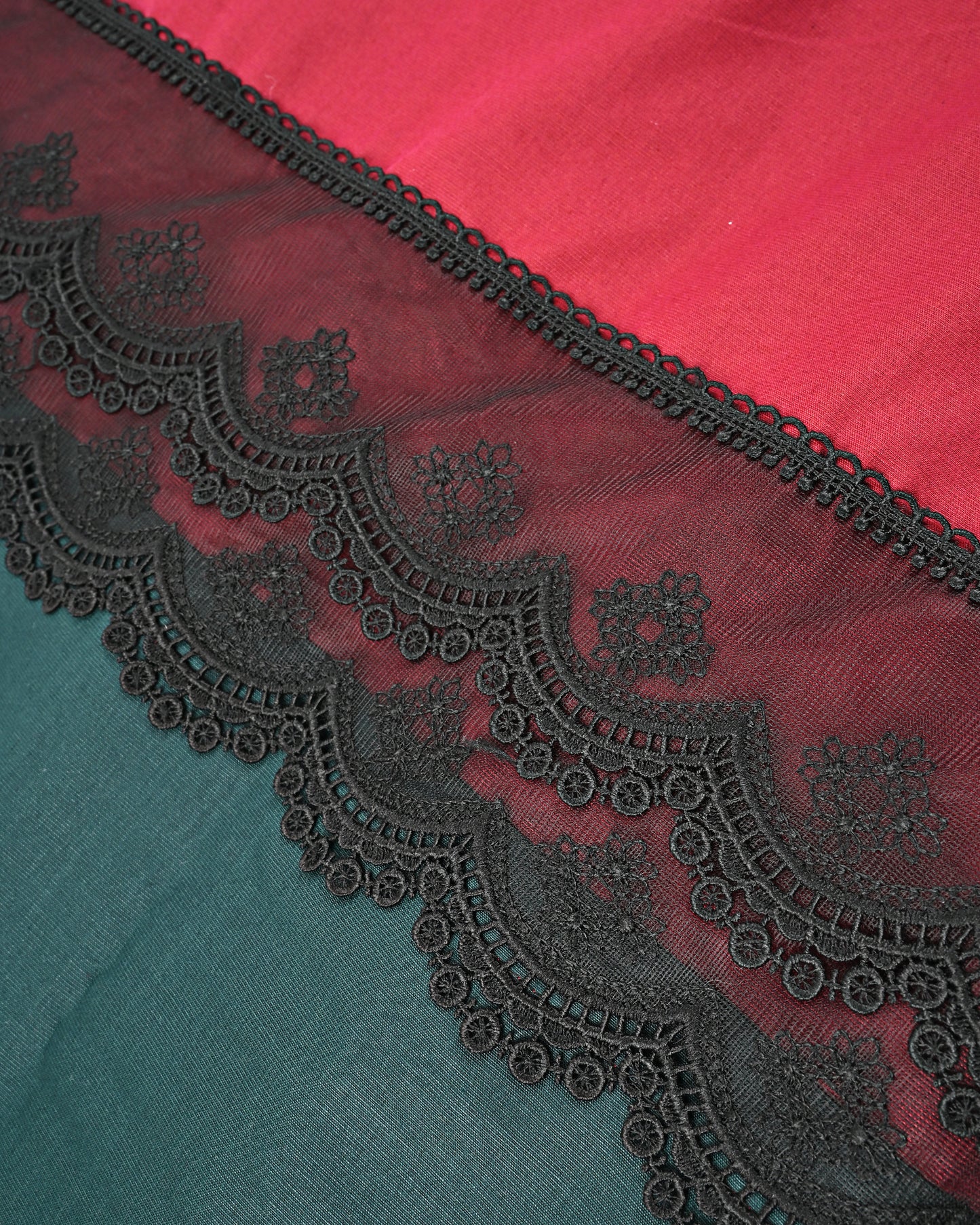 Maroon Rida With Smart Black Lace & Dark Panel