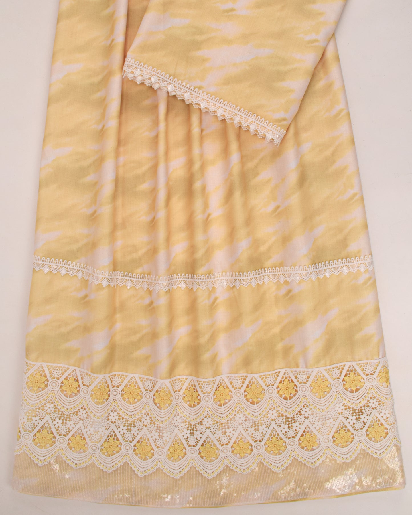 Yellow Shaded Material Rida With Smart Sequence Lace