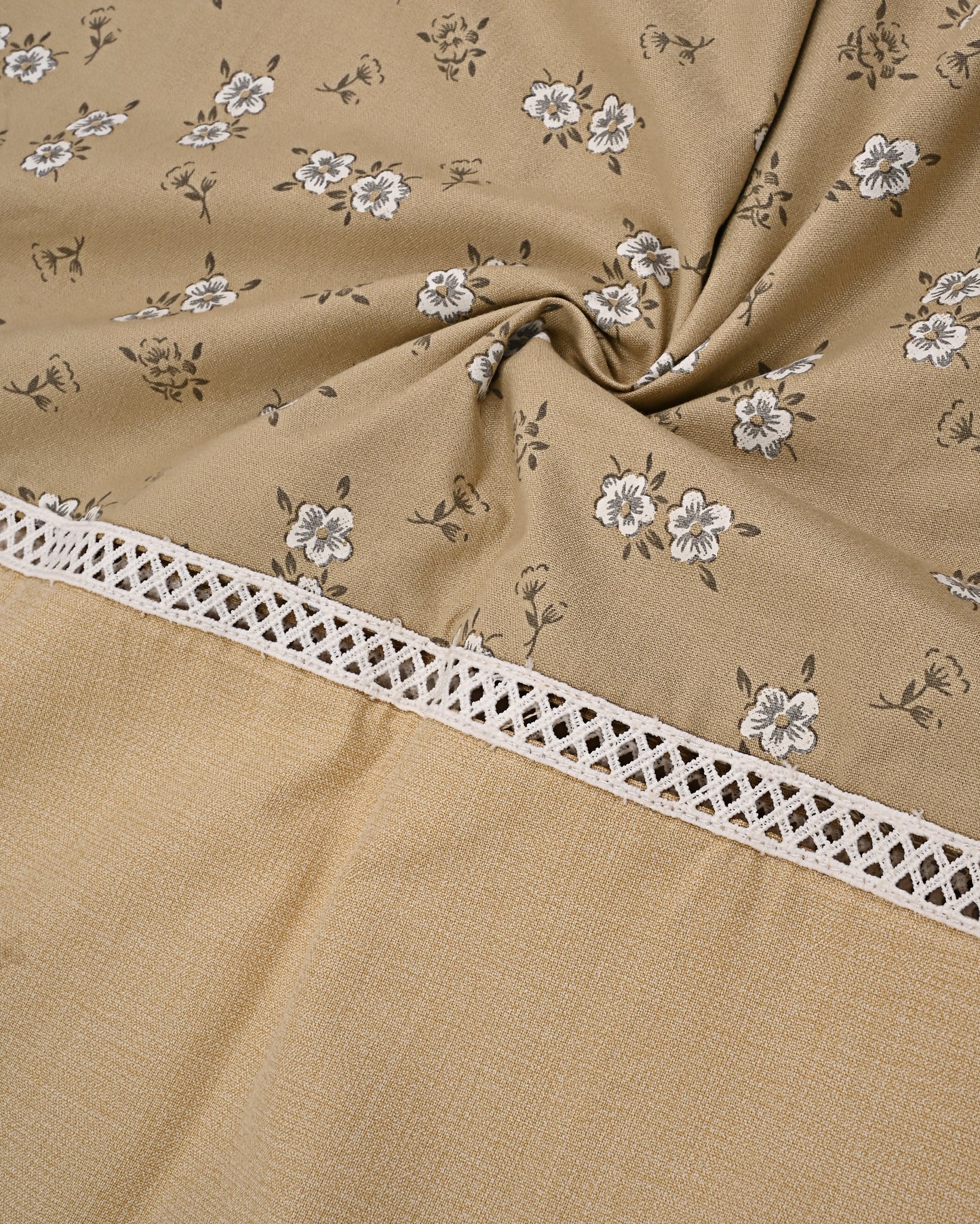 Beige Floral Print Rida With Smart Different Patta Pattern