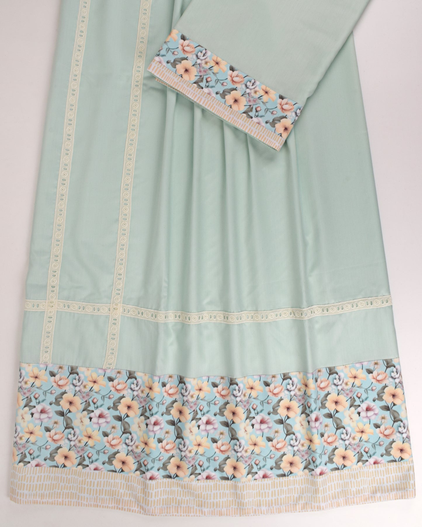 Rani Pink Rida With Dark Panel & Rose Bunch Work