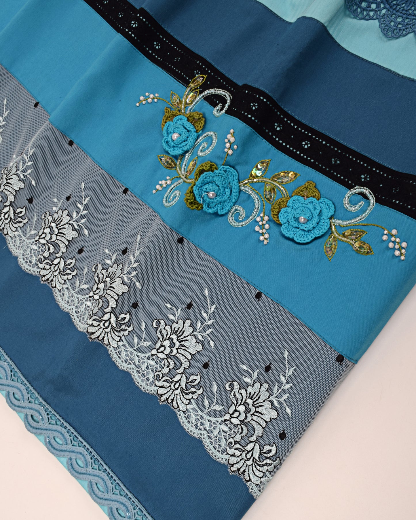 Turquoise Blue Rida With Block Pattern Floral Lace & Floral Work