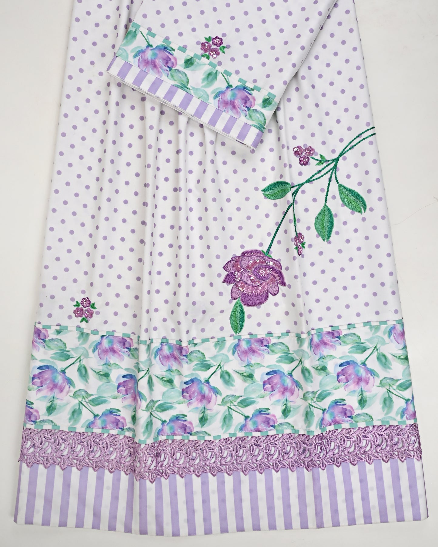 White Base Purple Dots Rida With Floral Panel Lace & Floral Aari Work