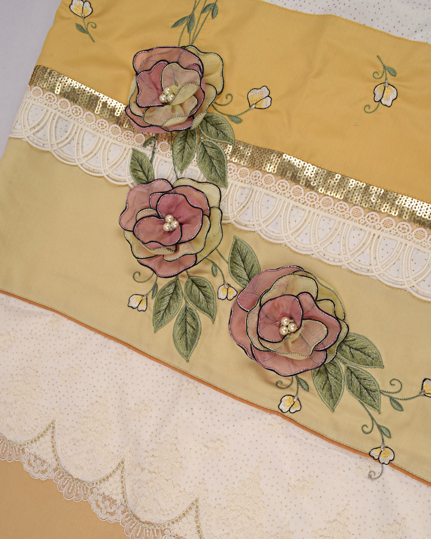 Off White Rida With Golden Panel & 3D Flower