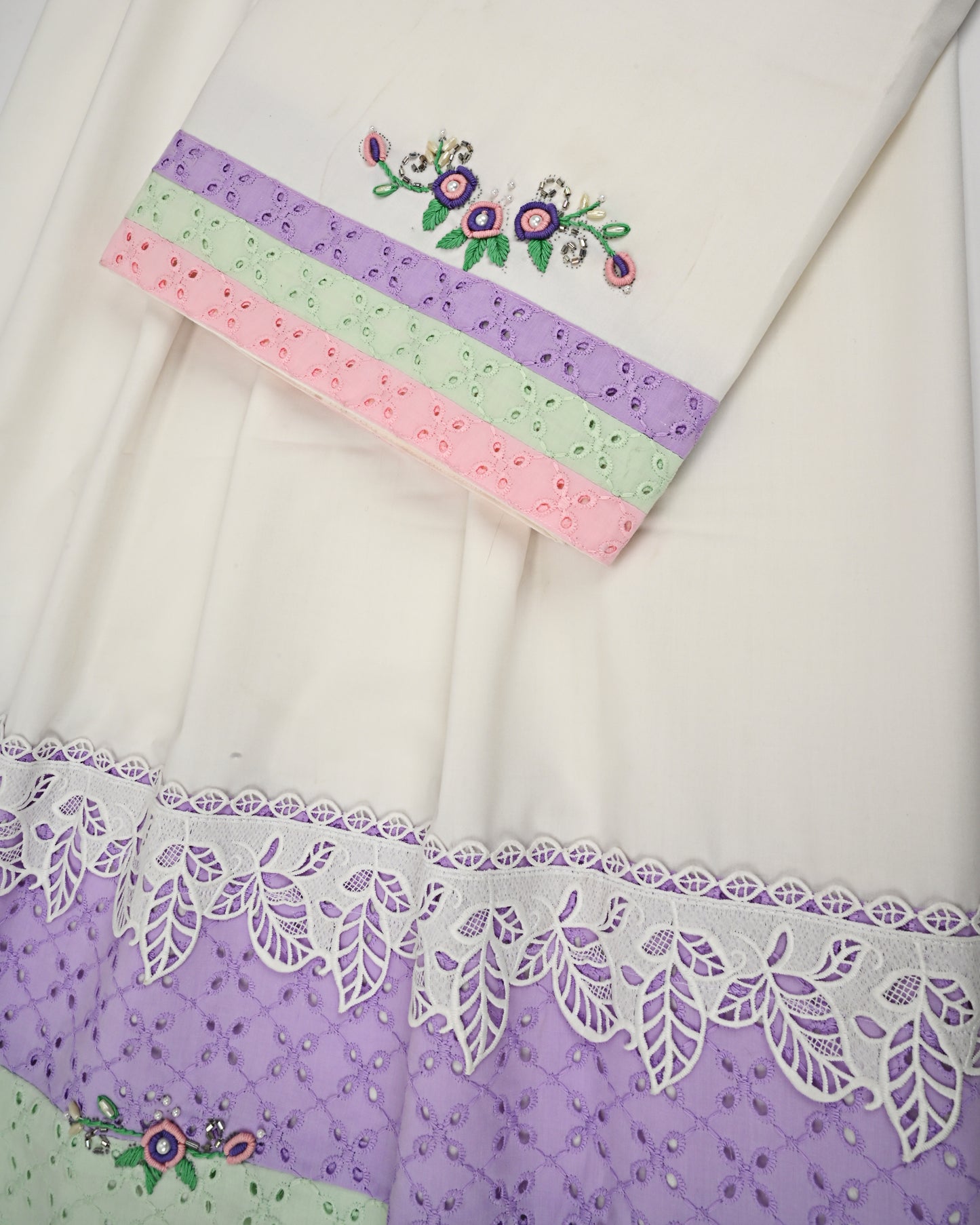 White Rida With Smart Hakoba Panel Lace & Smart Bullion Work
