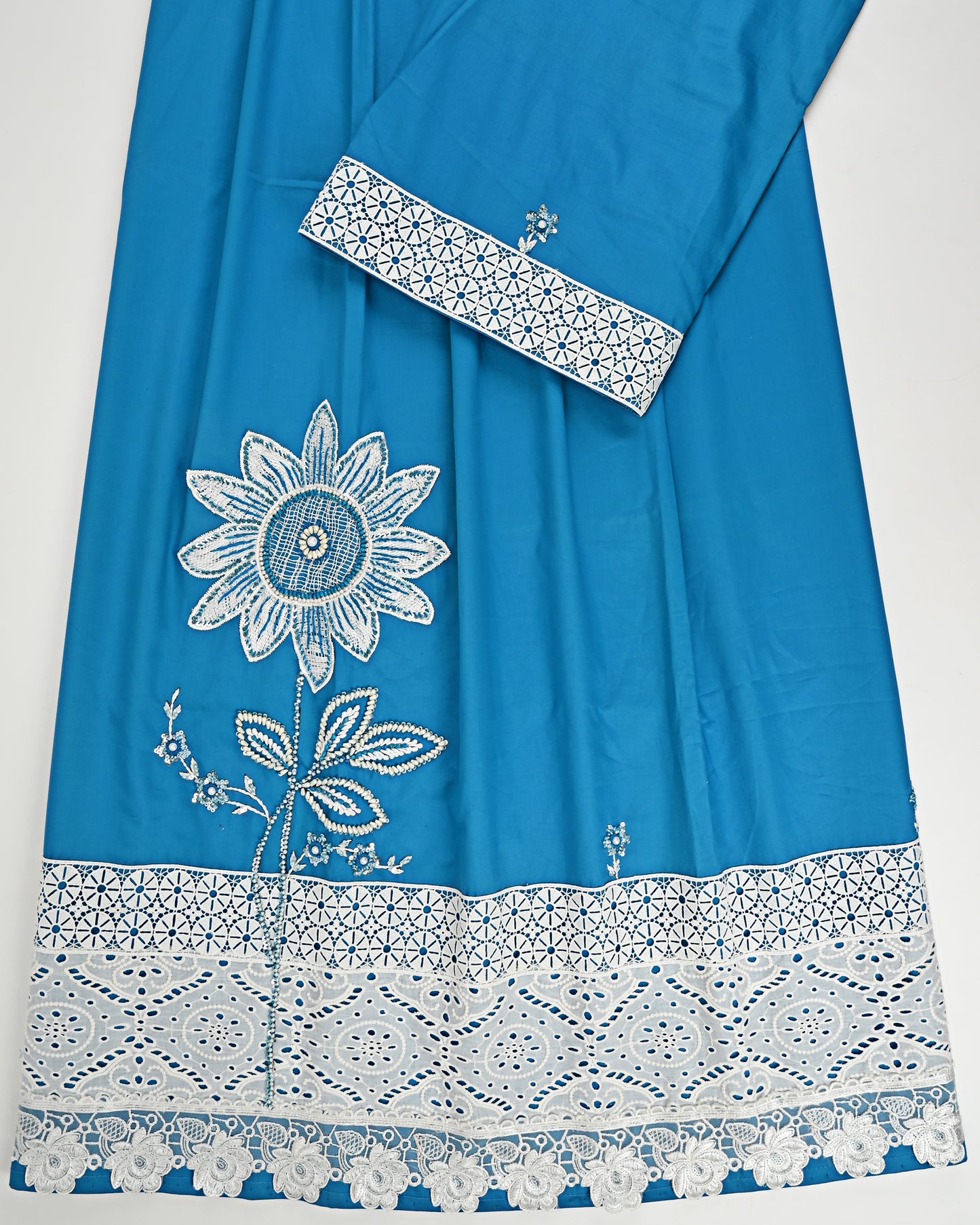 Turquiose Blue Rida With Smart Lace & Heavy Floral Handwork