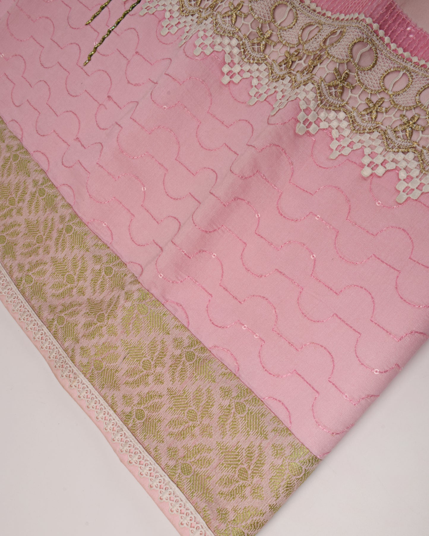 Baby Pink Rida With Smart Panel & Floral Bunch
