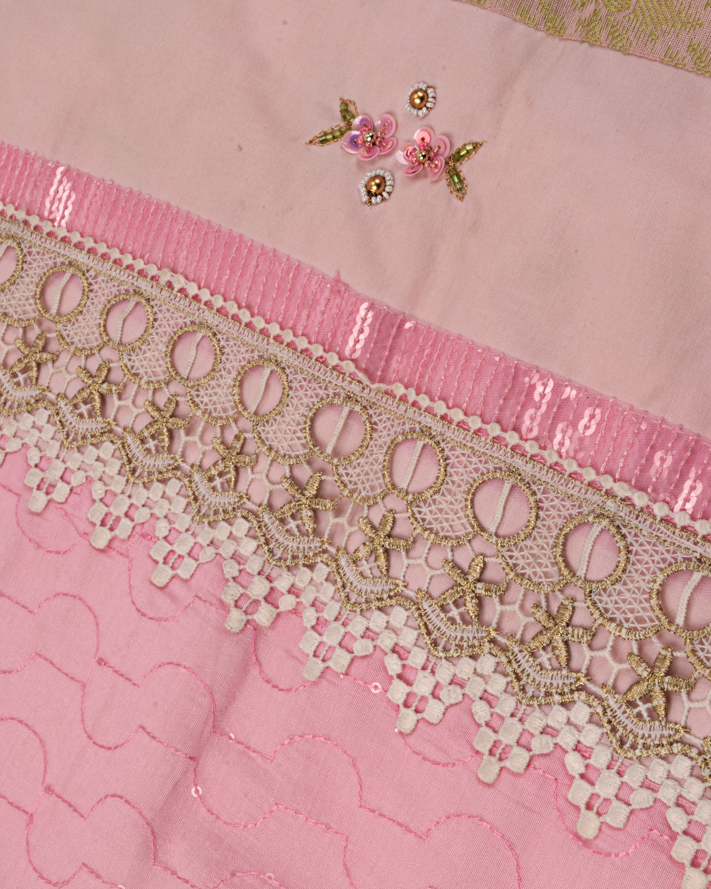 Baby Pink Rida With Smart Panel & Floral Bunch