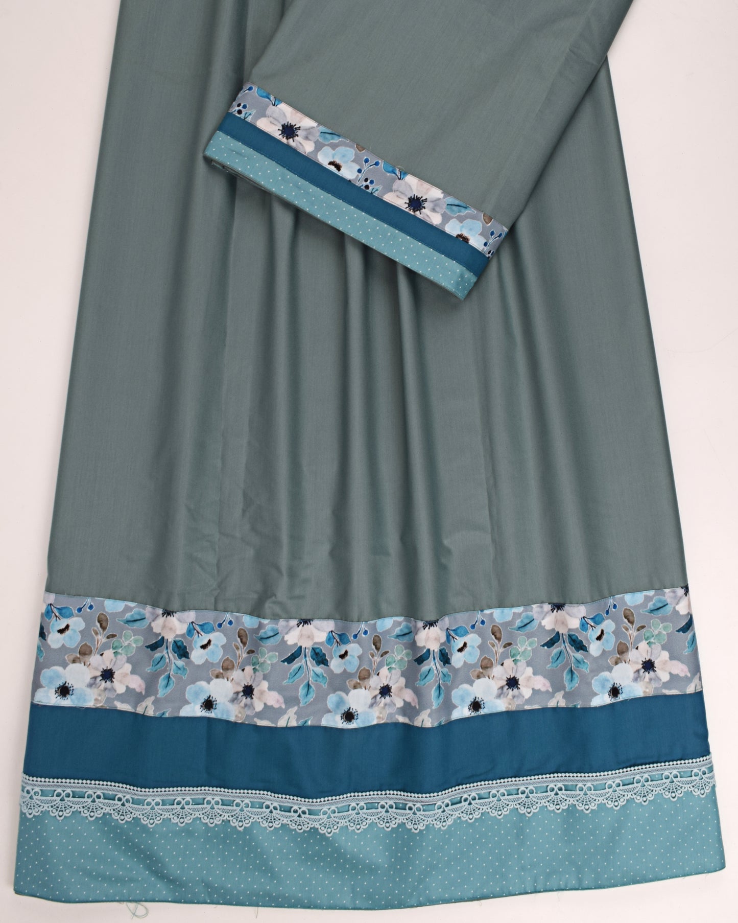 Umber Brown Rida With Smart Panel, Lace & Bullion Work