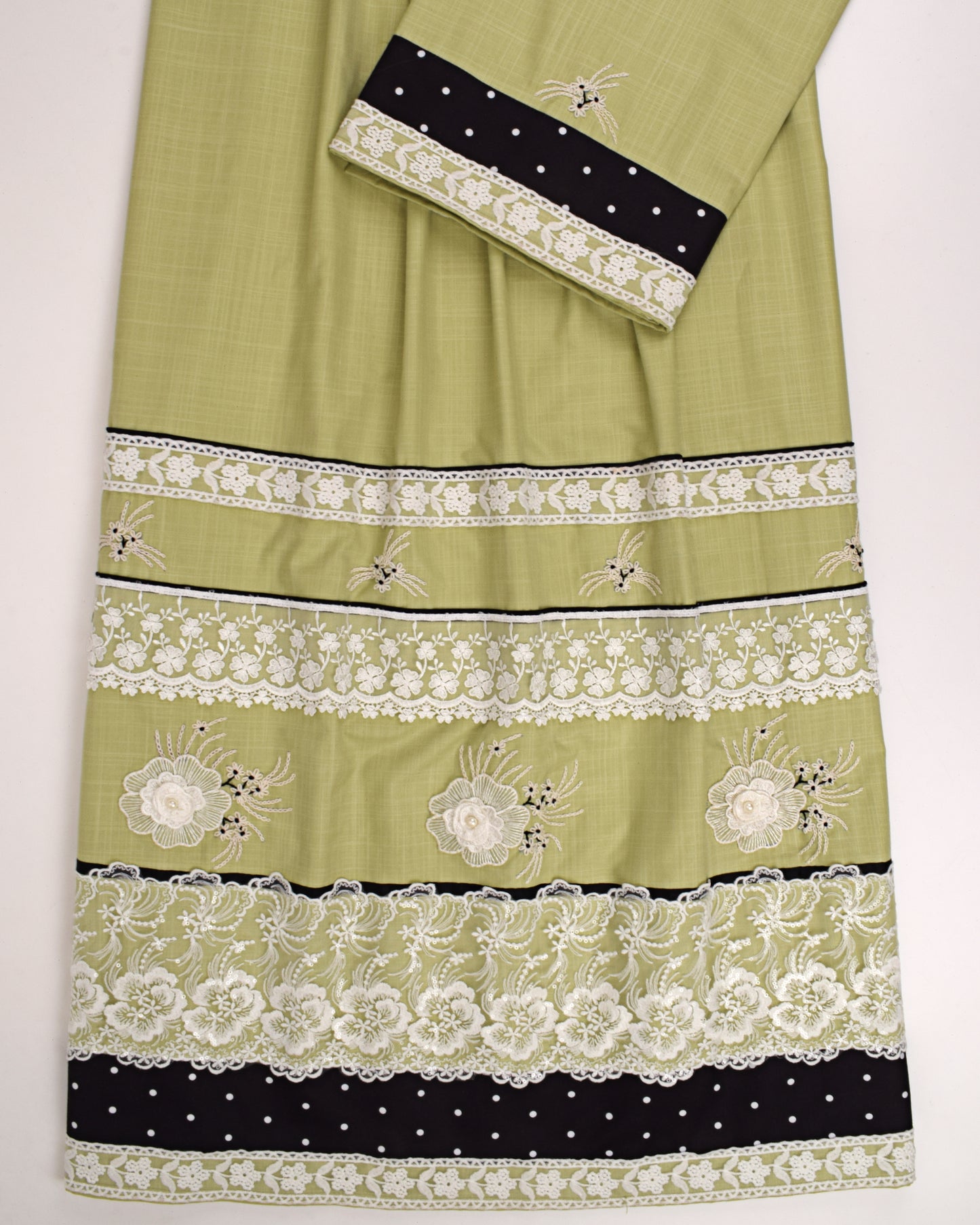 Light Green Rida With Smart Lace & All Over Floral Work