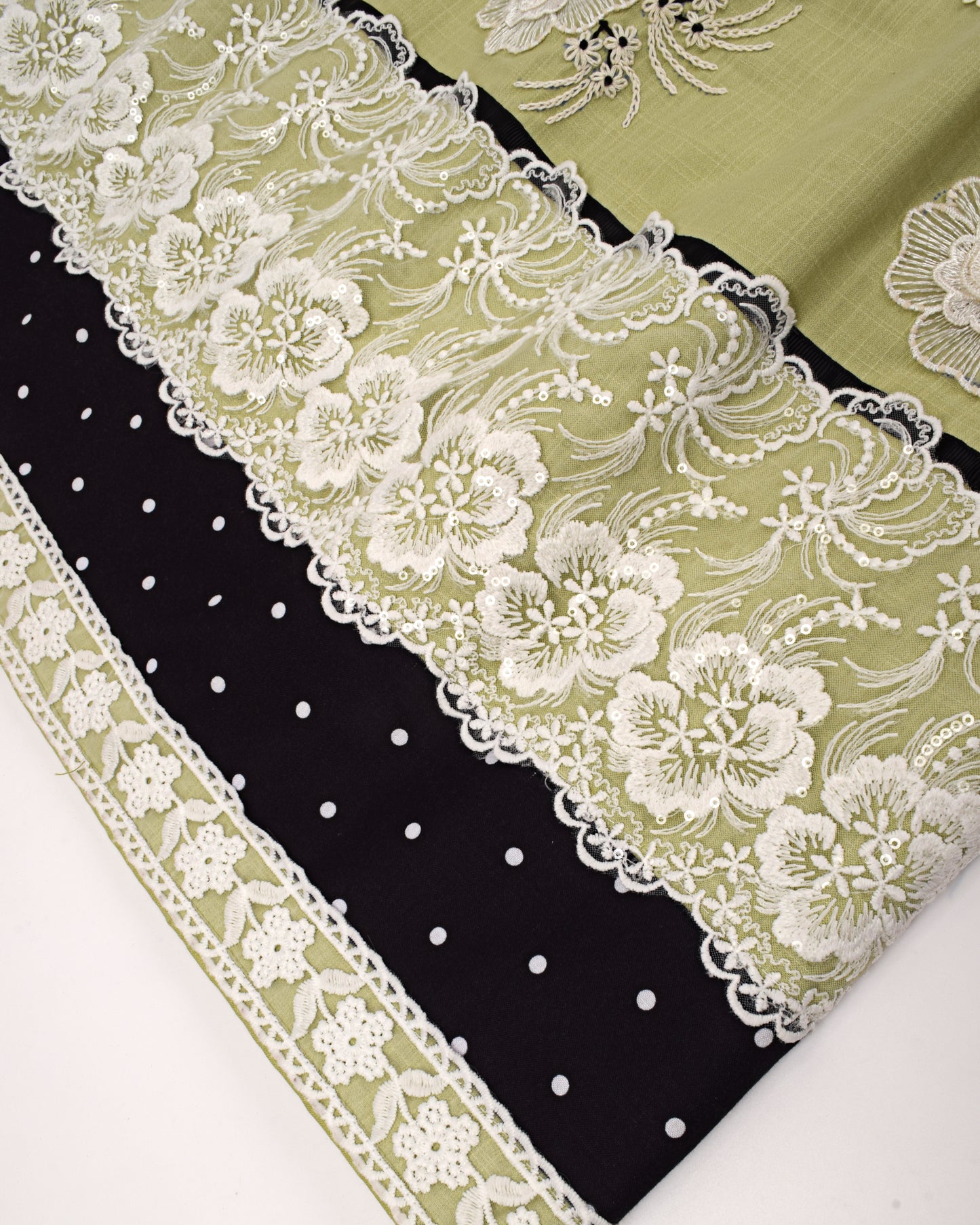 Light Green Rida With Smart Lace & All Over Floral Work