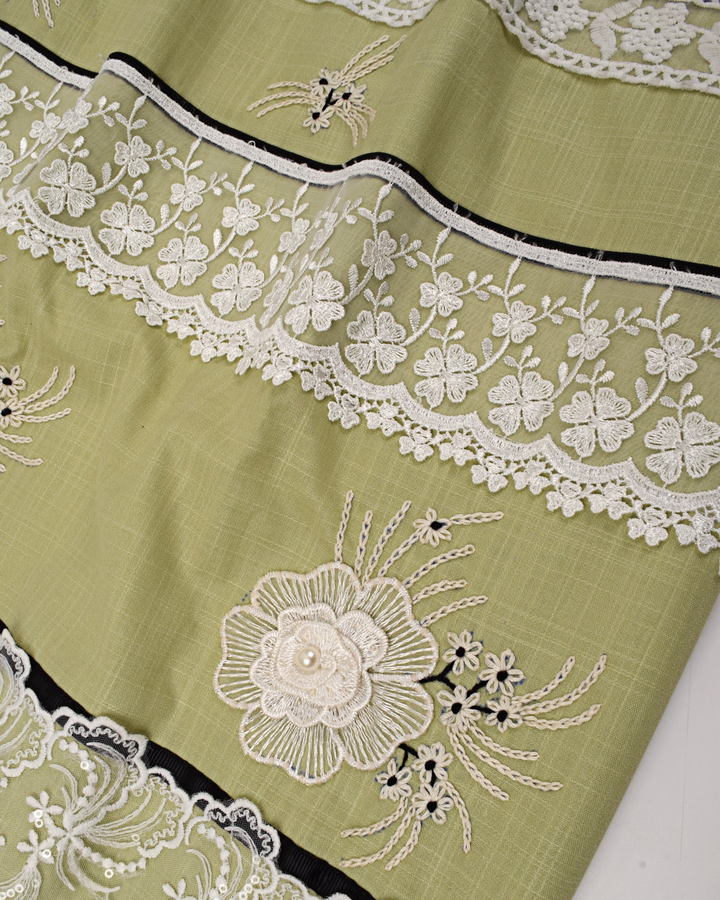 Light Green Rida With Smart Lace & All Over Floral Work