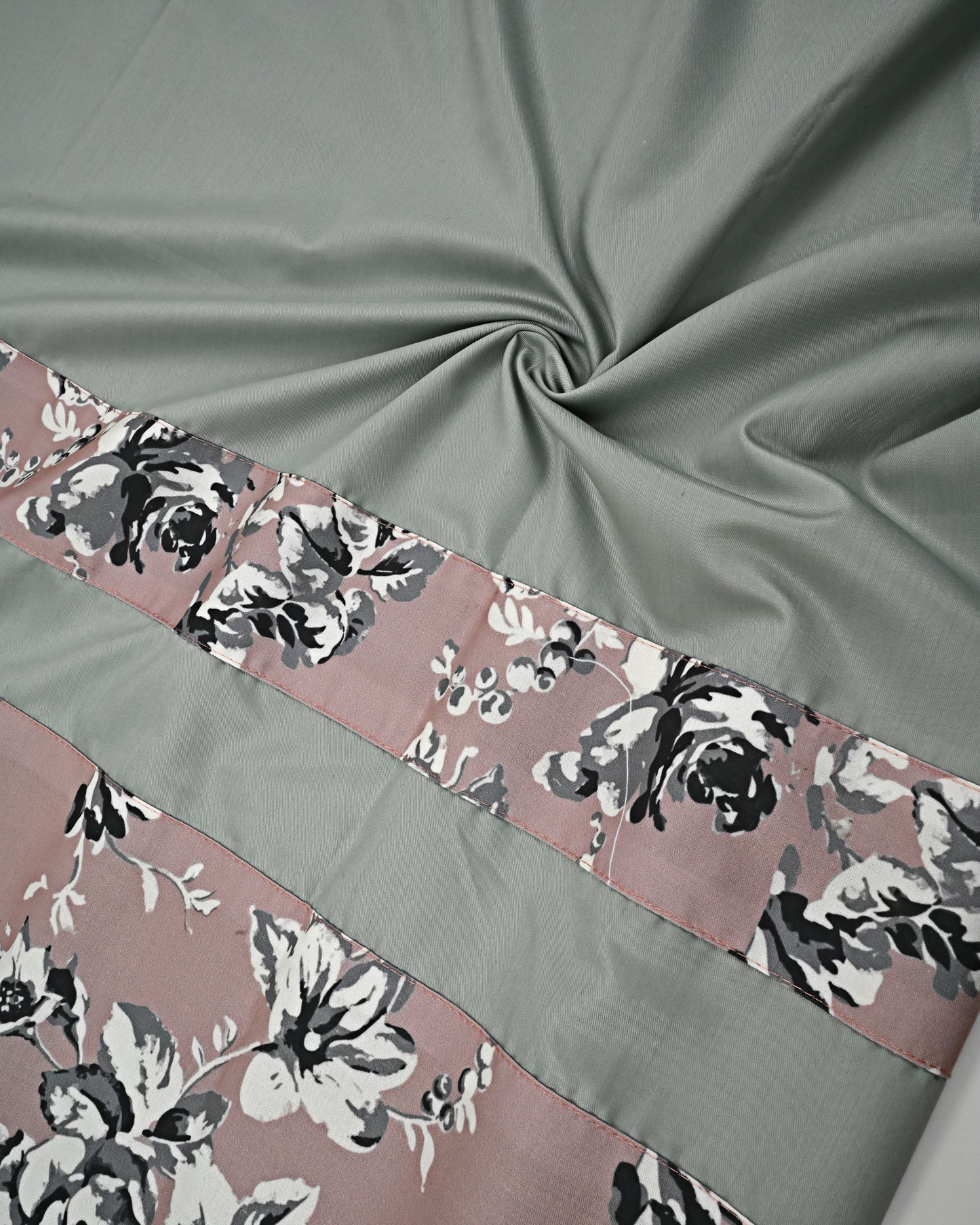 Tan Ohbat Rida With Smart Floral Panel