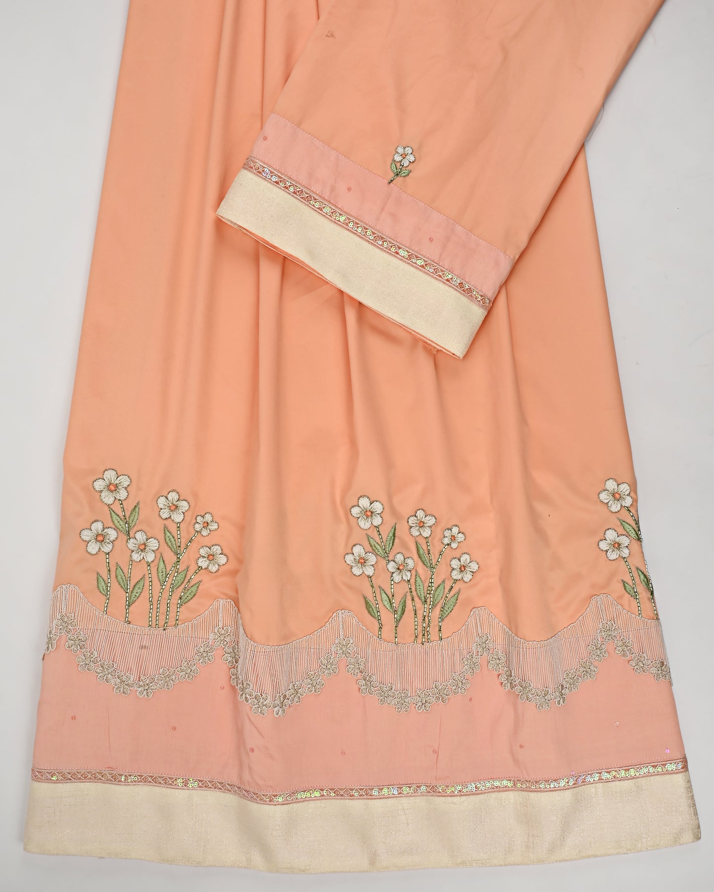 Peach Rida With Smart Lace & Beautiful Floral Work