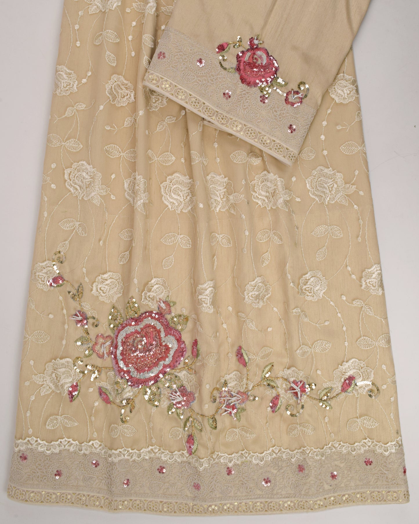 Beige Rida With Full Smart Lace Peice & Floral Aari Work Bunch In Front