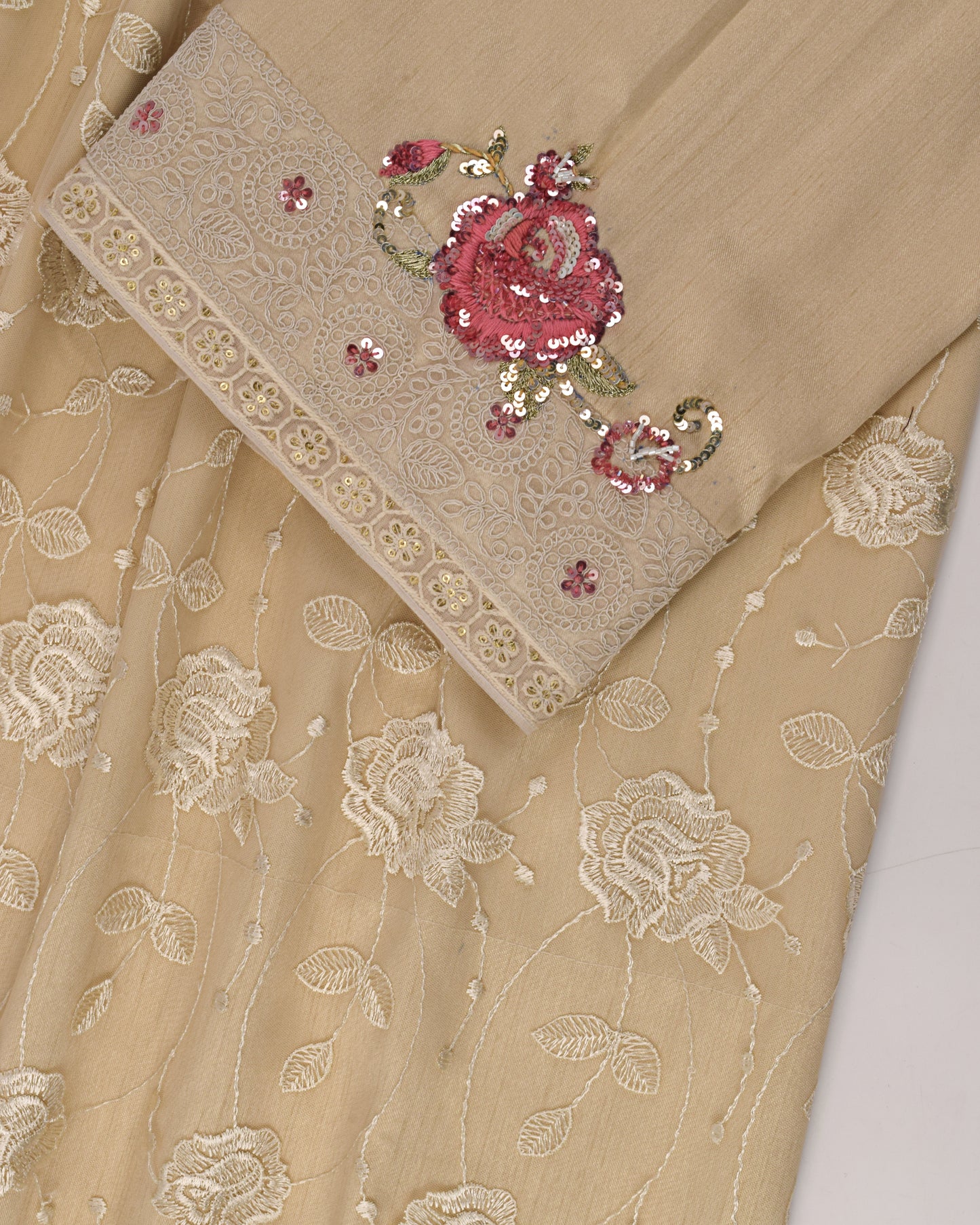 Beige Rida With Full Smart Lace Peice & Floral Aari Work Bunch In Front