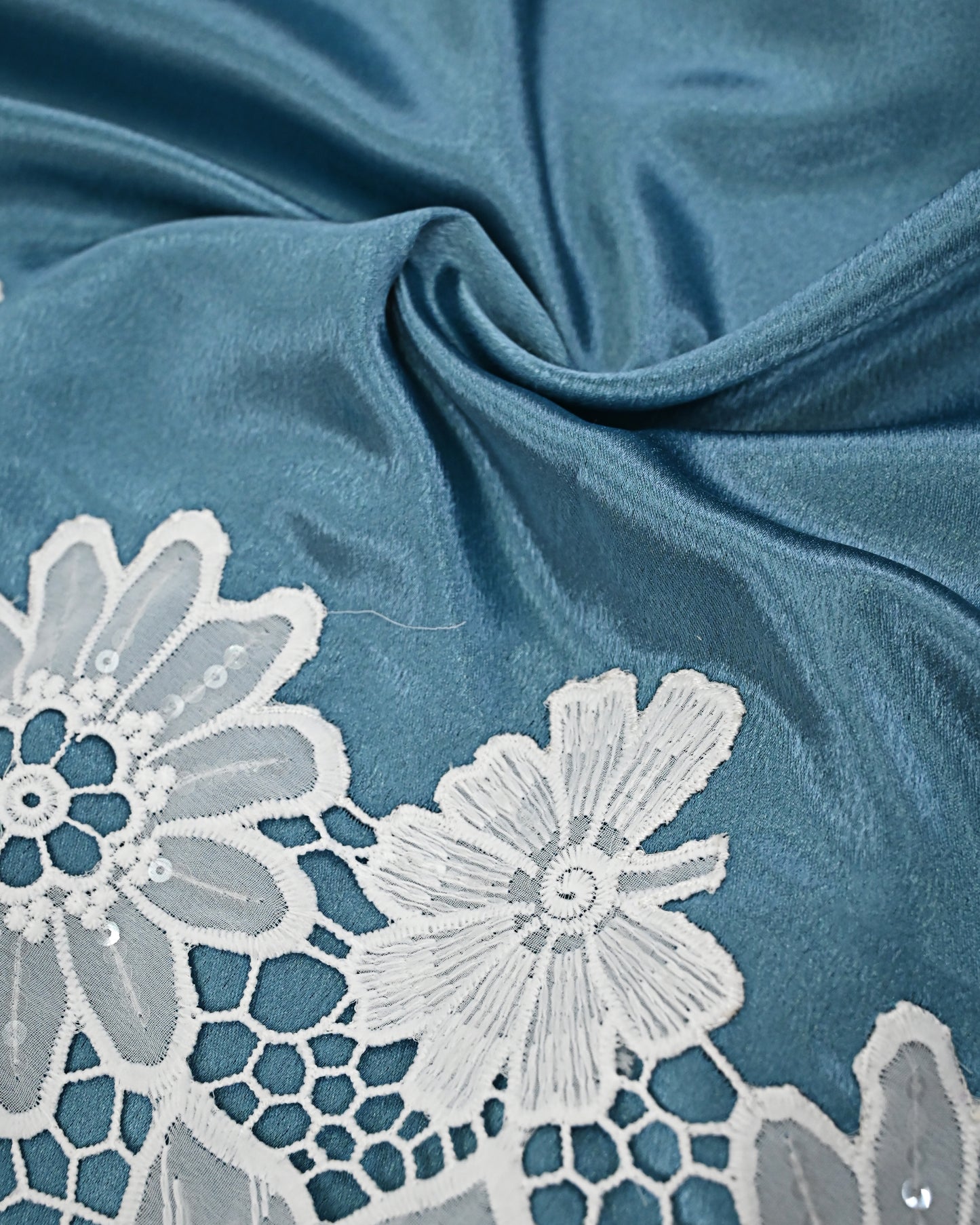 Ocean Blue Satin Silky Rida With Heavy Look Floral Full Lacing