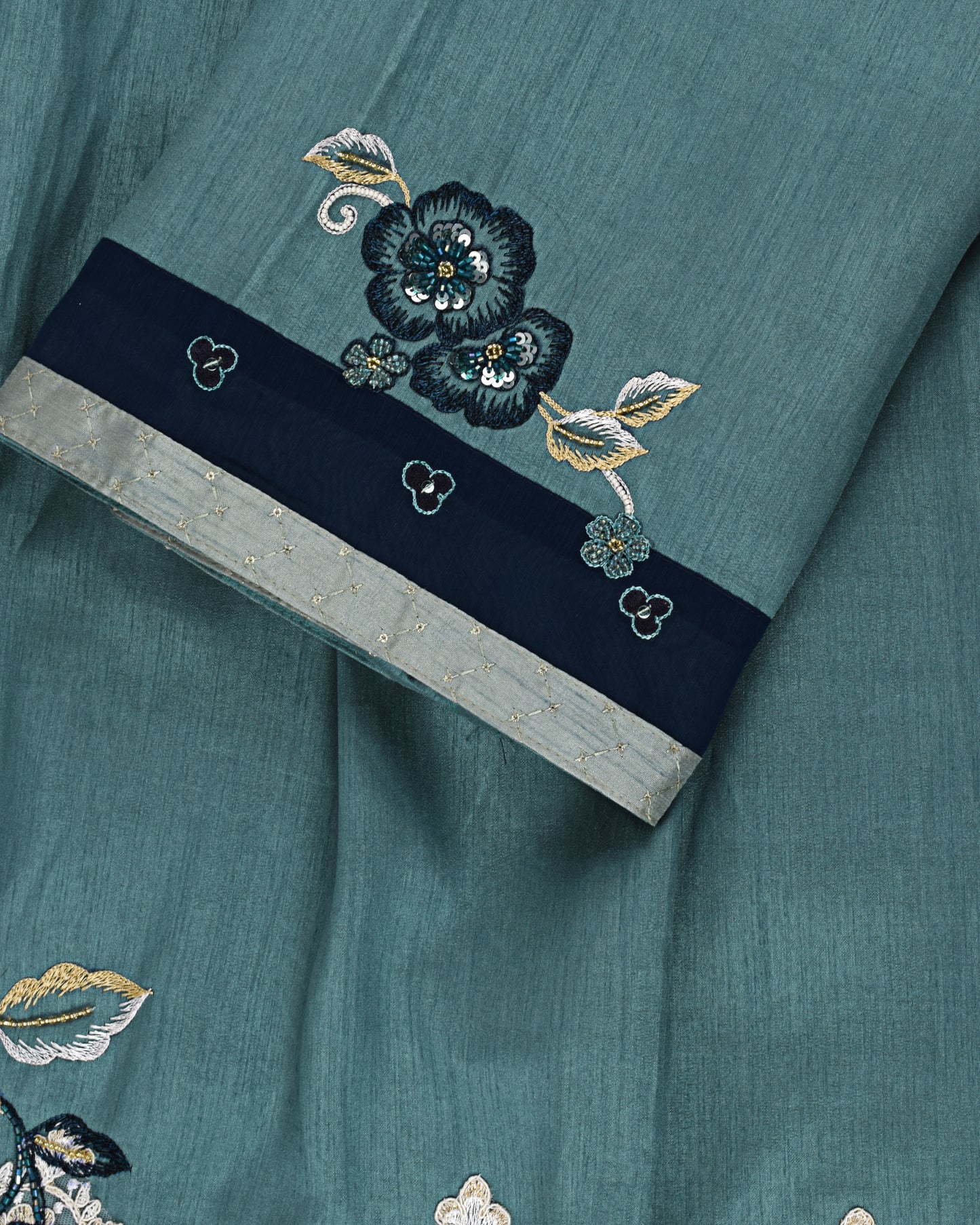 Turquiose Blue Rida With Block Pattern & All Over Aari Bullions