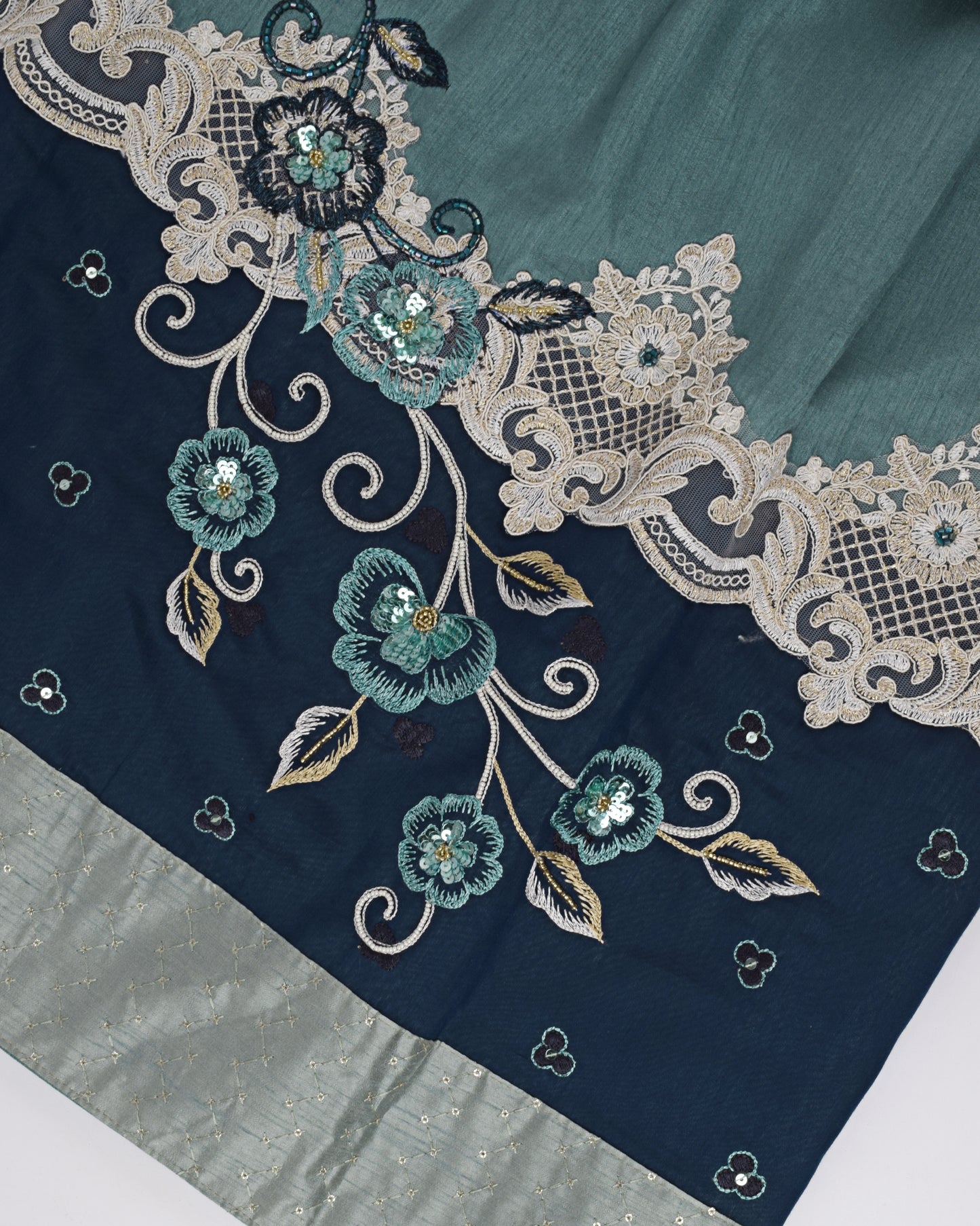 Turquiose Blue Rida With Block Pattern & All Over Aari Bullions